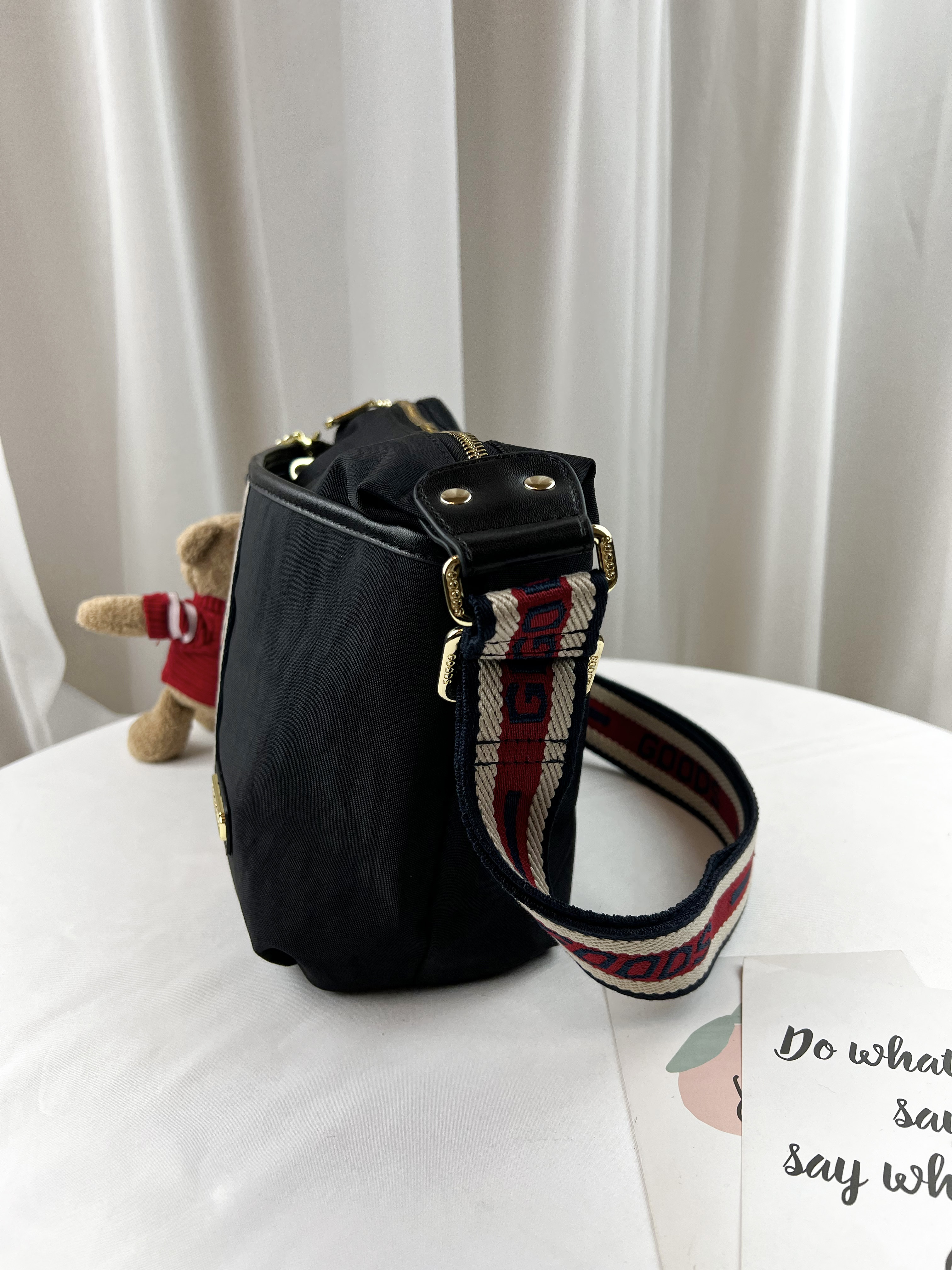 GOODS 織帶黑 防潑水側背包 附吊飾 #2174