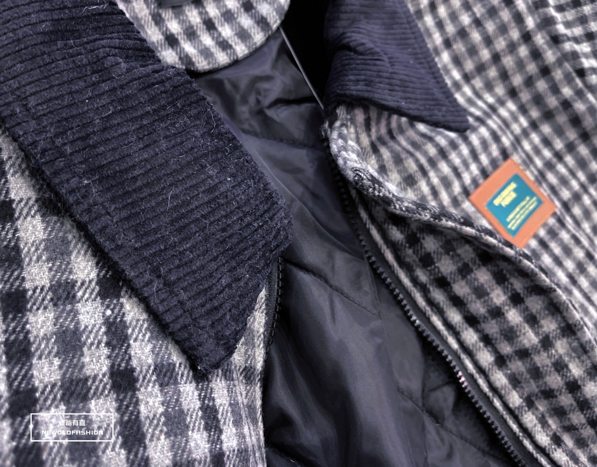 胸口小皮標、格紋雙口袋造型