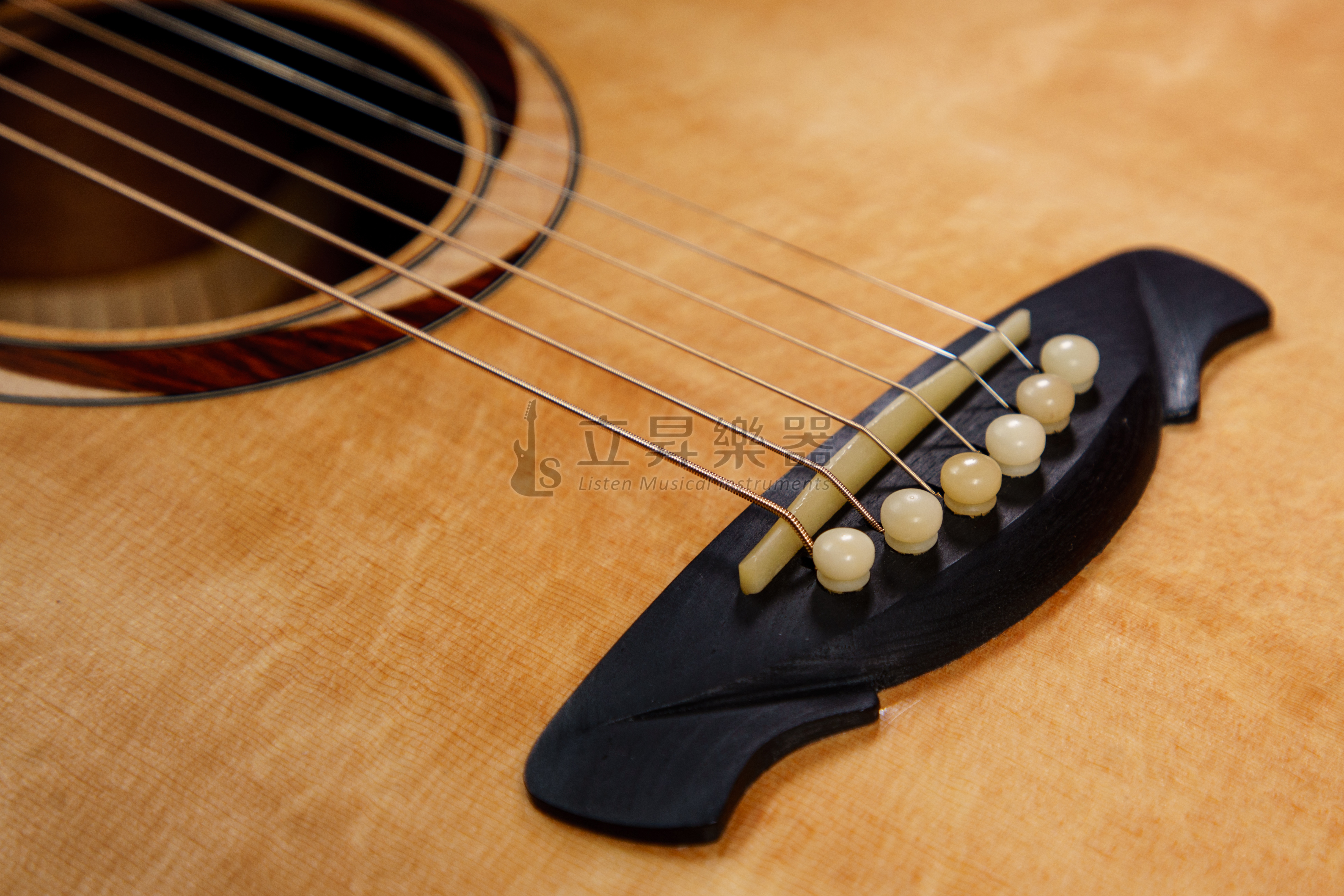 弦墨 春華 西堤卡熊爪雲杉面板 桃花心木側背 全單 41吋 GA桶缺角 駱駝骨弦枕弦釘 鏤空立木 懸浮琴頸 台灣公司貨 弦墨吉他 第 4 張圖片｜三峽吉他 / Bass