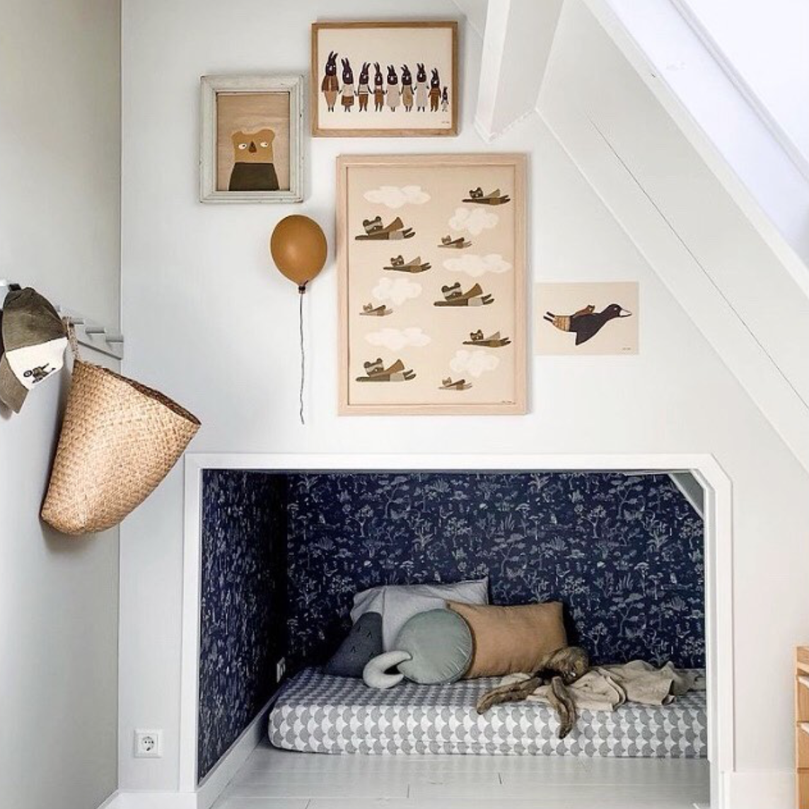 TED AND TONE - We are Family 海報