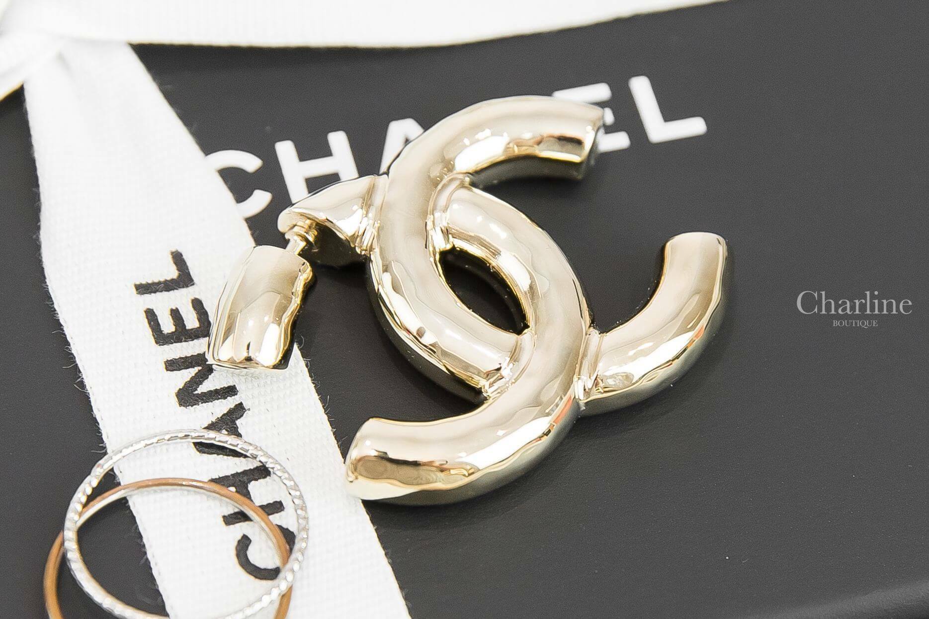 Chanel Earrings 金色金屬亮面CC耳環