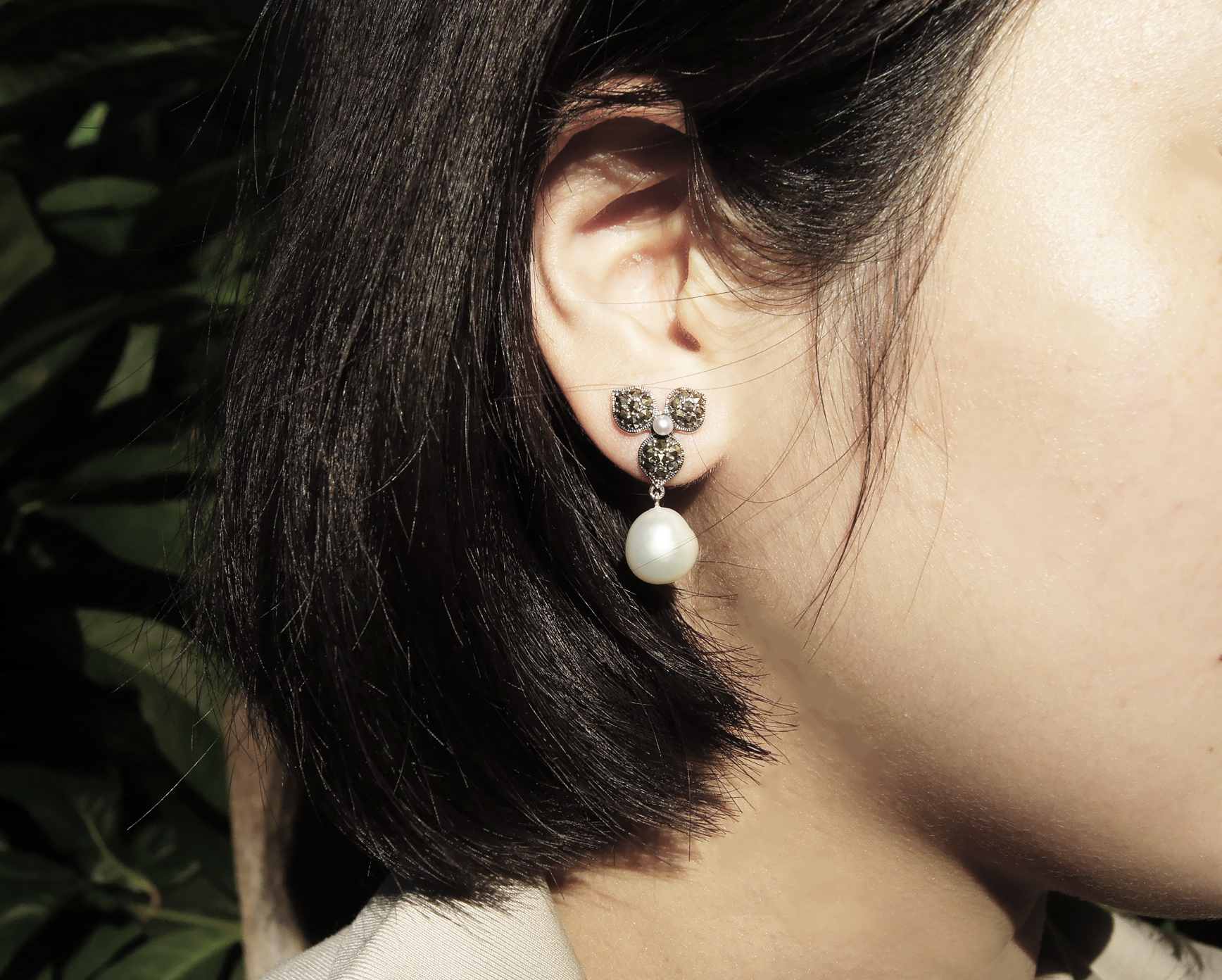 三葉珍珠垂墜耳環