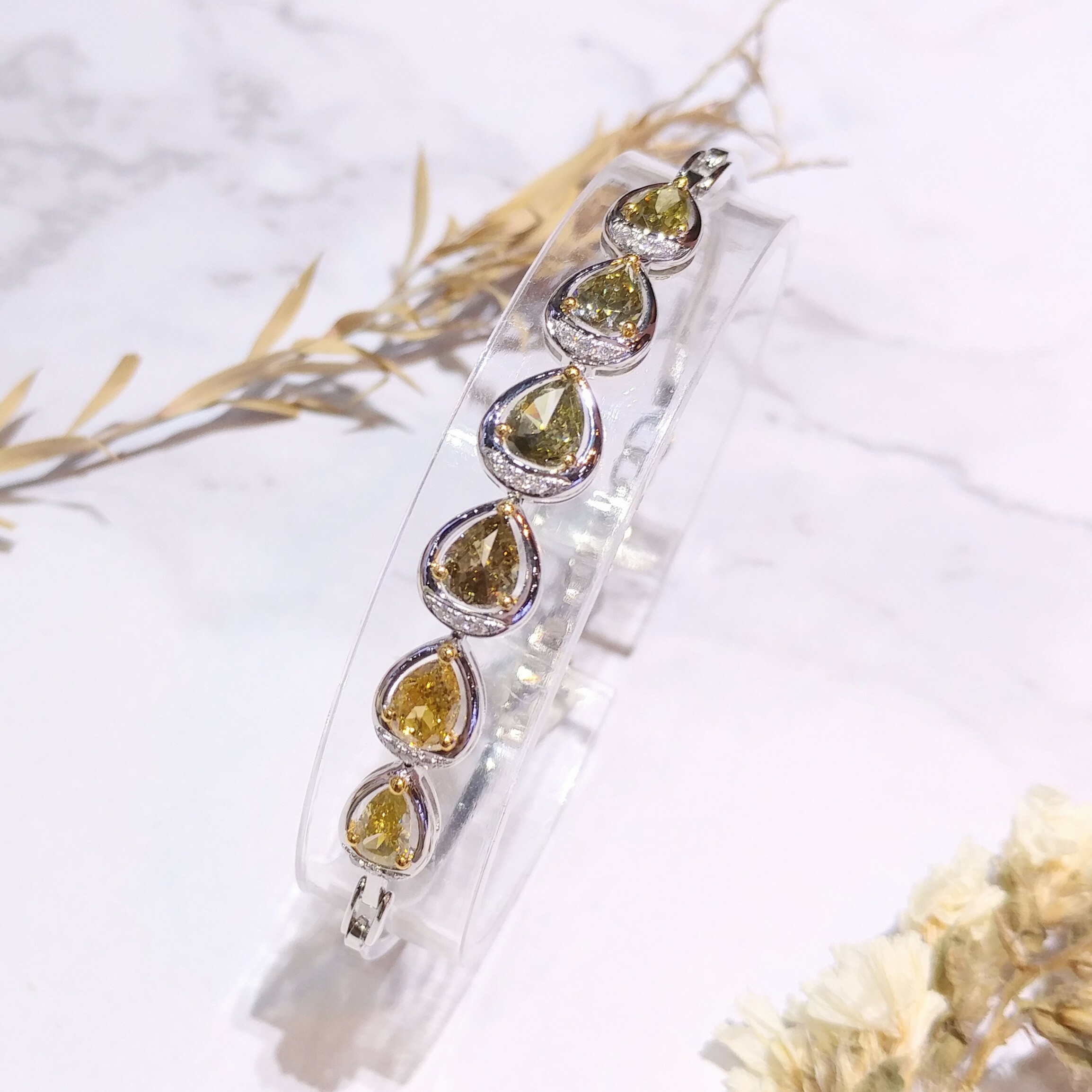 全新18K金【單粒2卡72份天然彩鑽】配小鑽共2卡82份軟鍊鈪