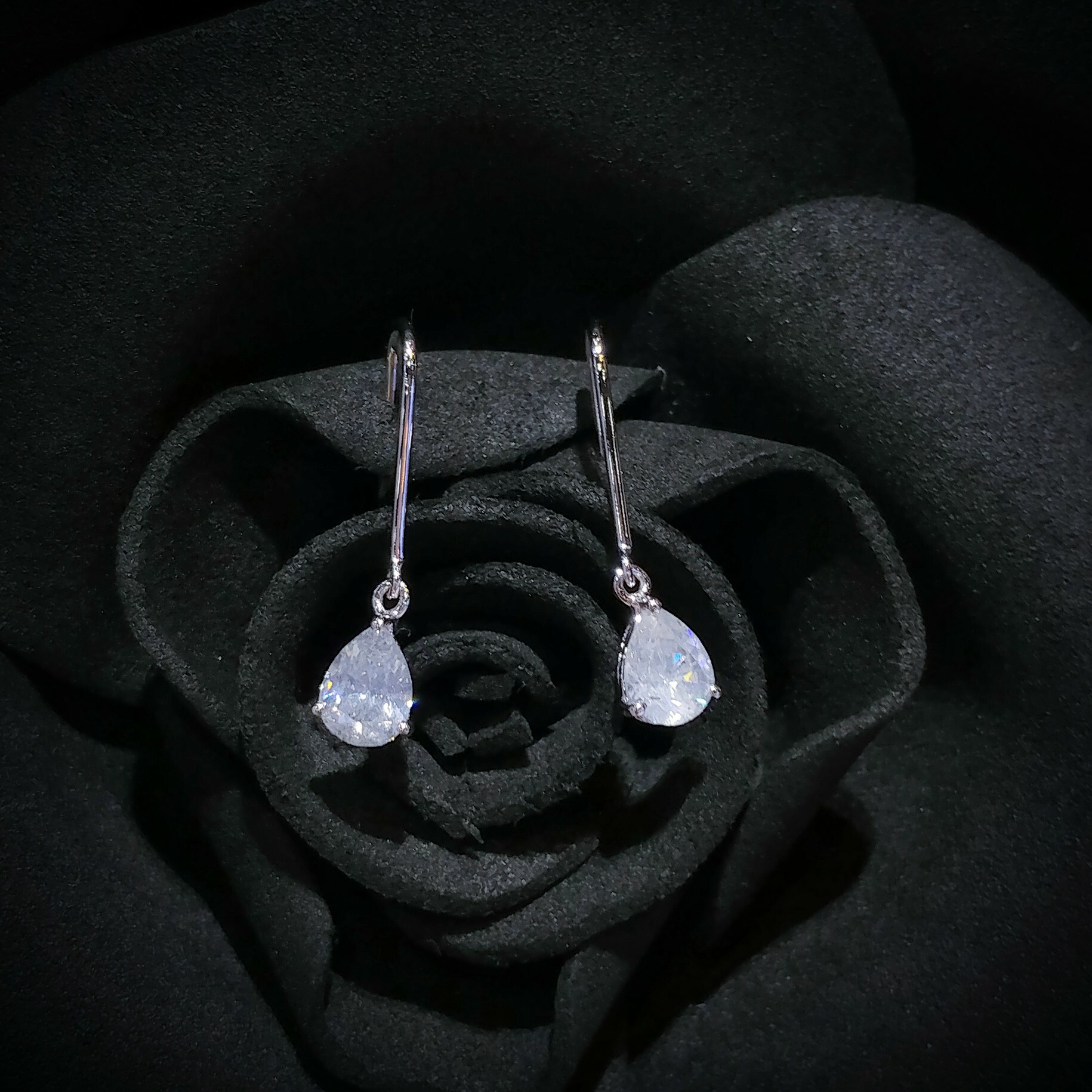 全新18K白金【主石91份梨形鑽石】吊耳環