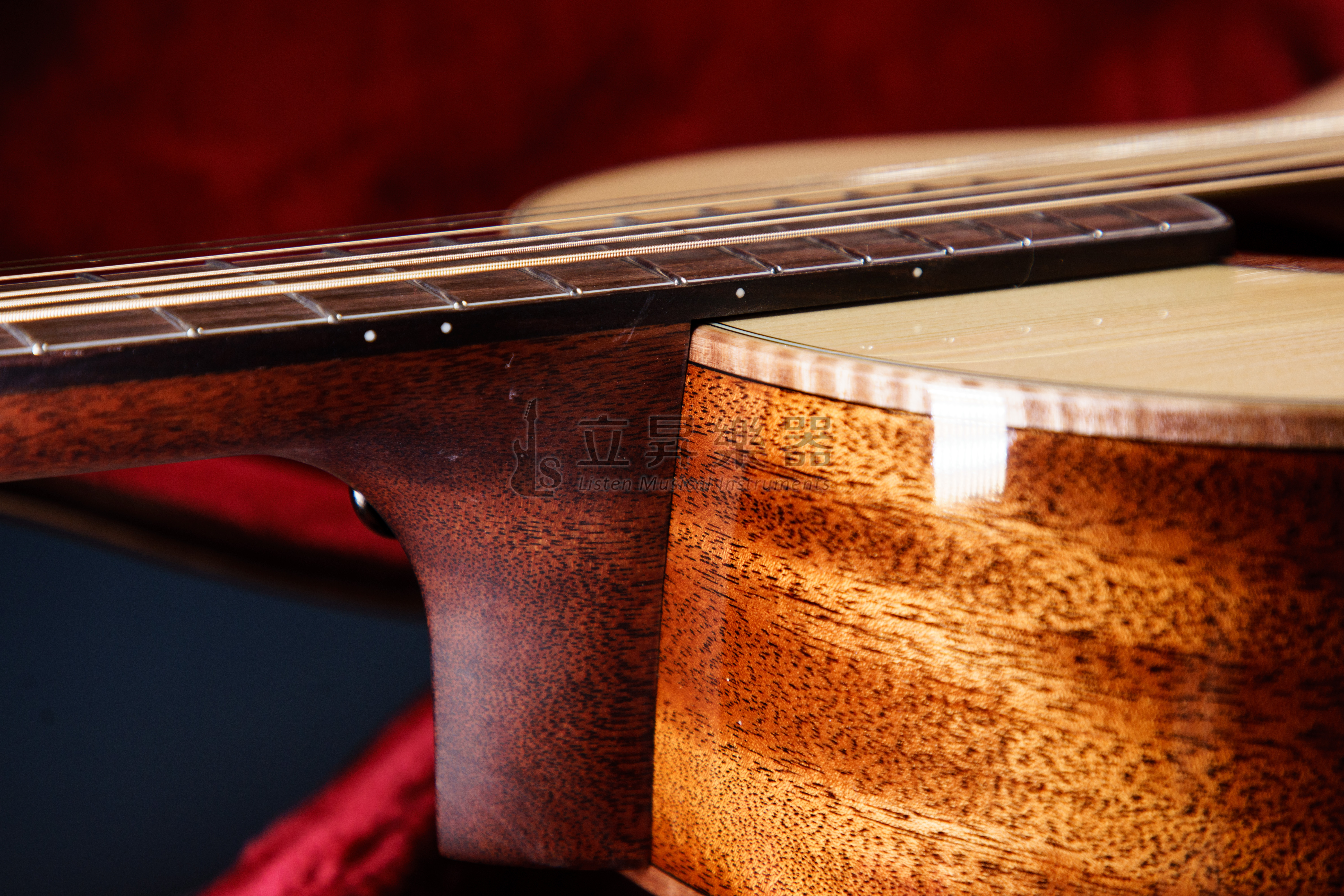 弦墨 玲瓏 德國雲杉面板 桃花心木側背 全單 旅行 38吋 Lowden 老鄧桶身 駱駝骨弦枕弦釘 台灣公司貨 弦墨吉他 第 6 張圖片｜三峽吉他 / Bass