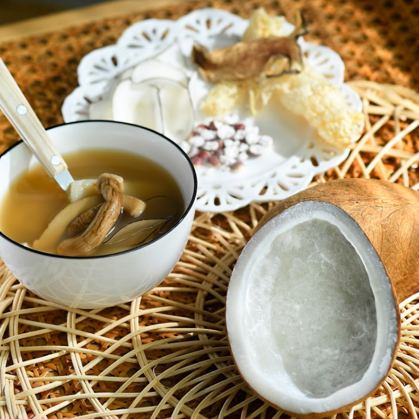 椰子海椰竹笙牛肝菌湯