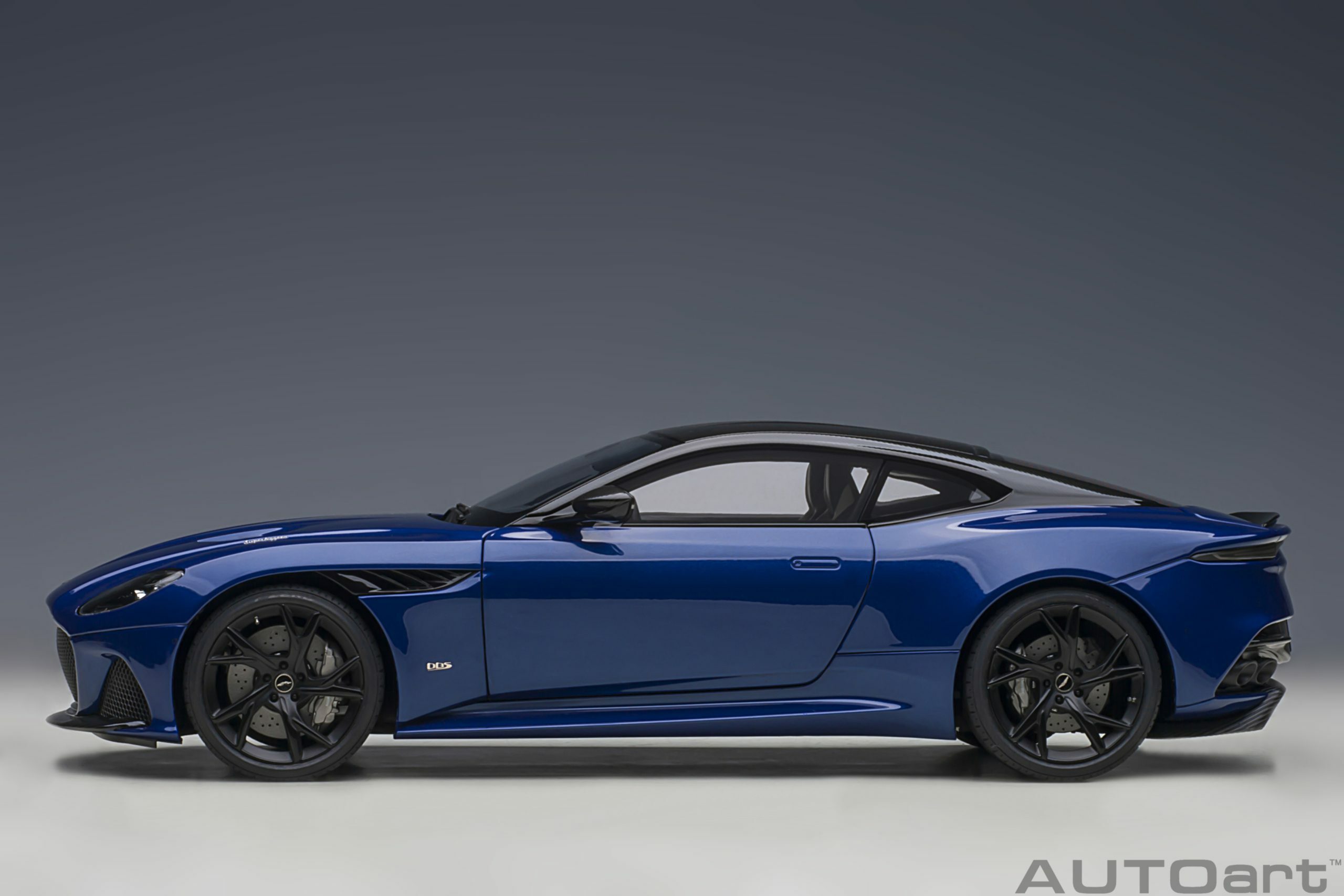 預訂: (訂金$300) (預訂價$1584) : 1/18 AUTOART Aston Martin DBS Superleggera (Zaffre Blue) (70294)