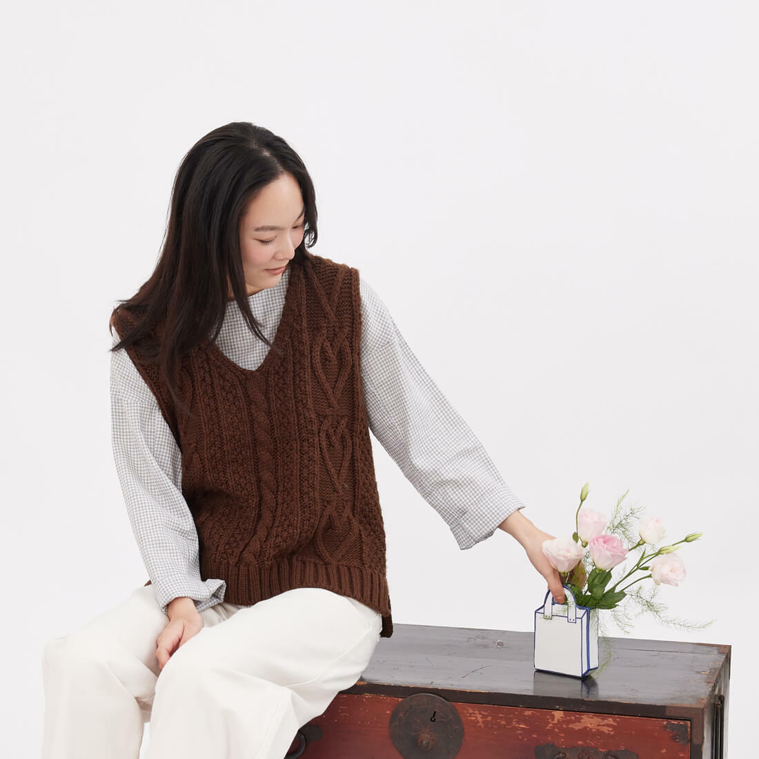 Lucy針織V領愛心織紋背心/棕