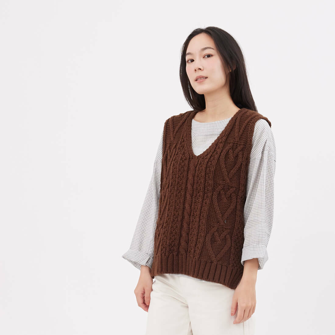 Lucy針織V領愛心織紋背心/棕