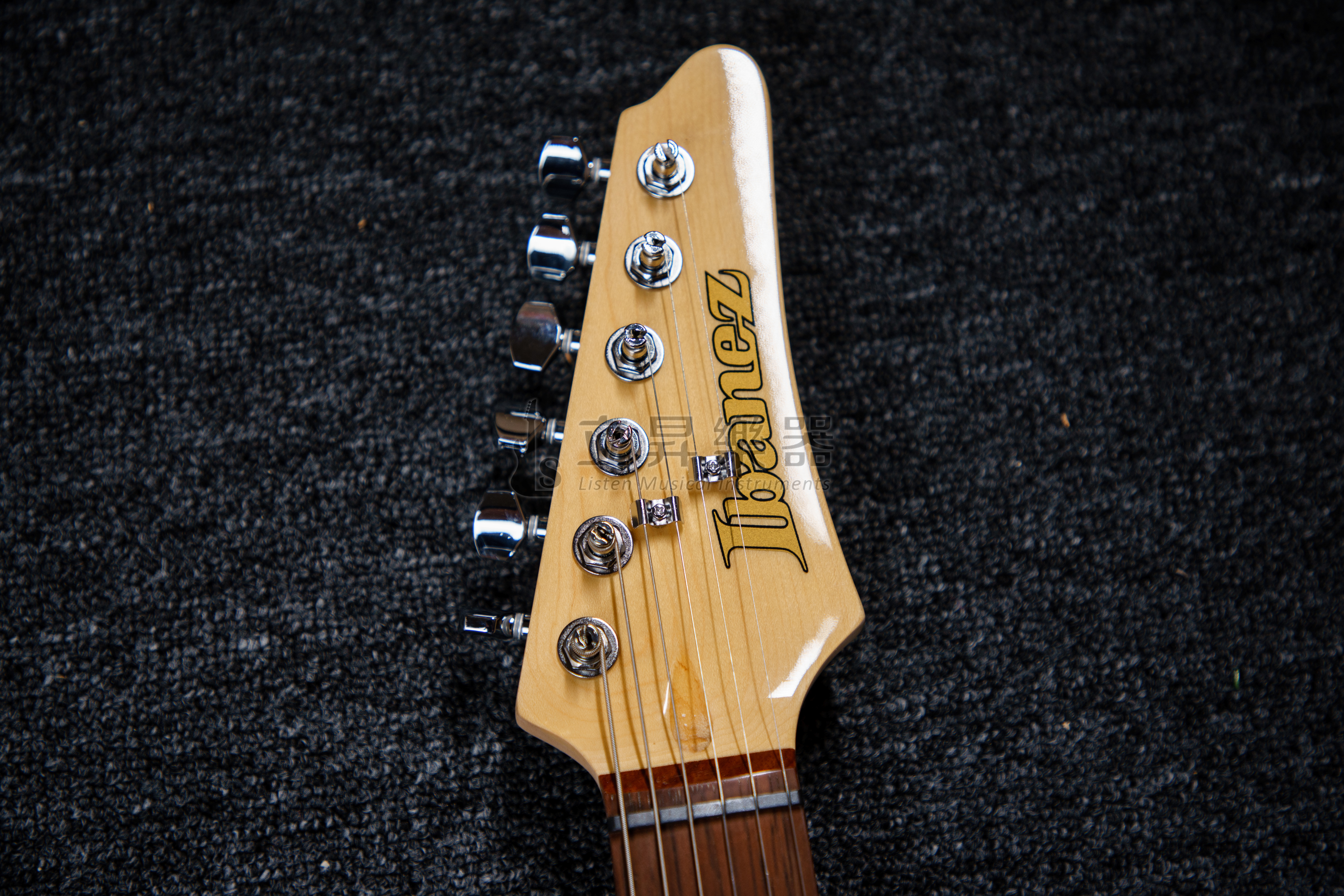 Ibanez AZES31 系列 單單單 無搖座 白揚木琴身 楓木琴頸 dyna-MIX8 切換系統 | AZES31-VM 朱紅色 Ibanez AZES31 系列 單單單 無搖座 白揚木琴身 楓木琴頸 dyna-MIX8 切換系統 | AZES31-VM 朱紅色 / AZES31-IV 象牙色 第 5 張圖片｜三峽吉他 / Bass