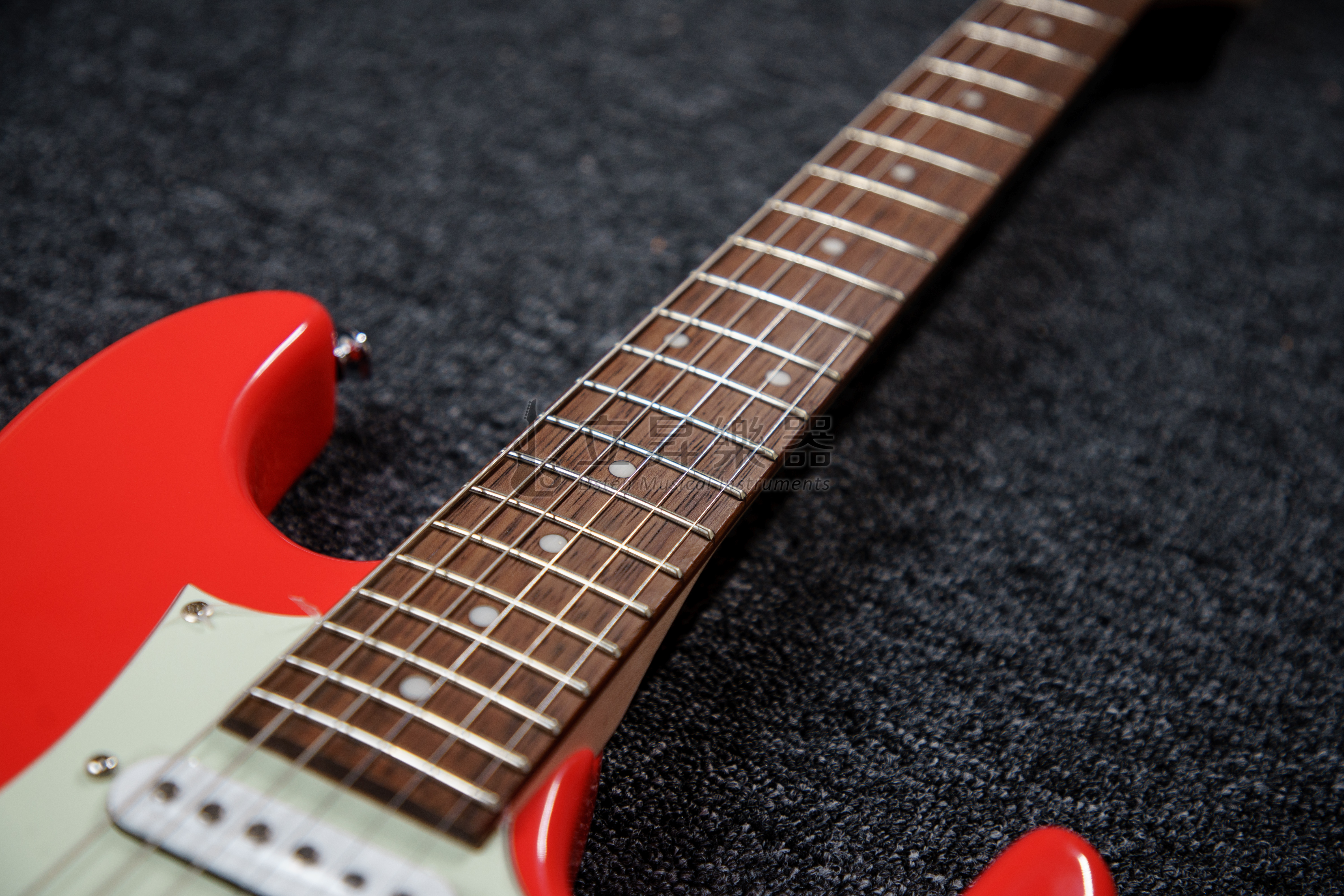 Ibanez AZES31 系列 單單單 無搖座 白揚木琴身 楓木琴頸 dyna-MIX8 切換系統 | AZES31-VM 朱紅色 Ibanez AZES31 系列 單單單 無搖座 白揚木琴身 楓木琴頸 dyna-MIX8 切換系統 | AZES31-VM 朱紅色 / AZES31-IV 象牙色 第 6 張圖片｜三峽吉他 / Bass