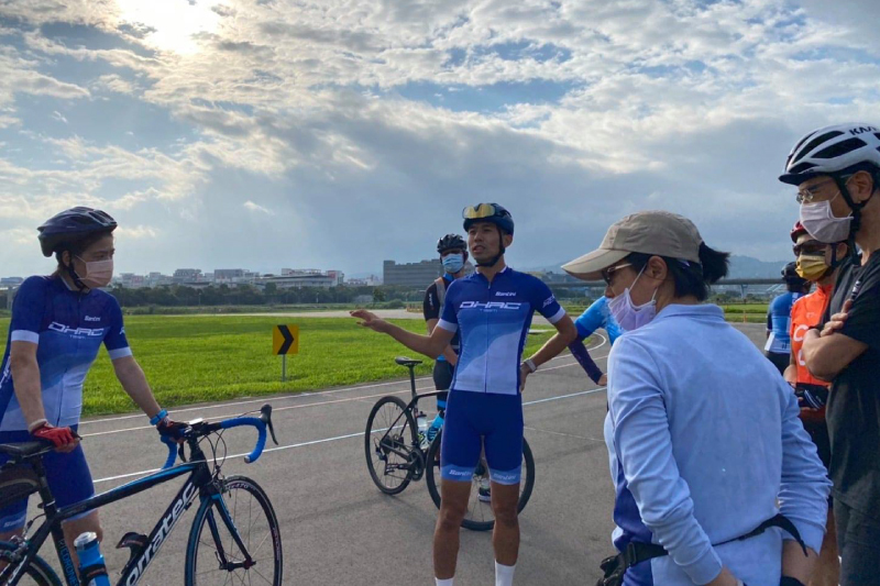 Santini 訂製三鐵服 - DHRC夢想高飛跑步社團