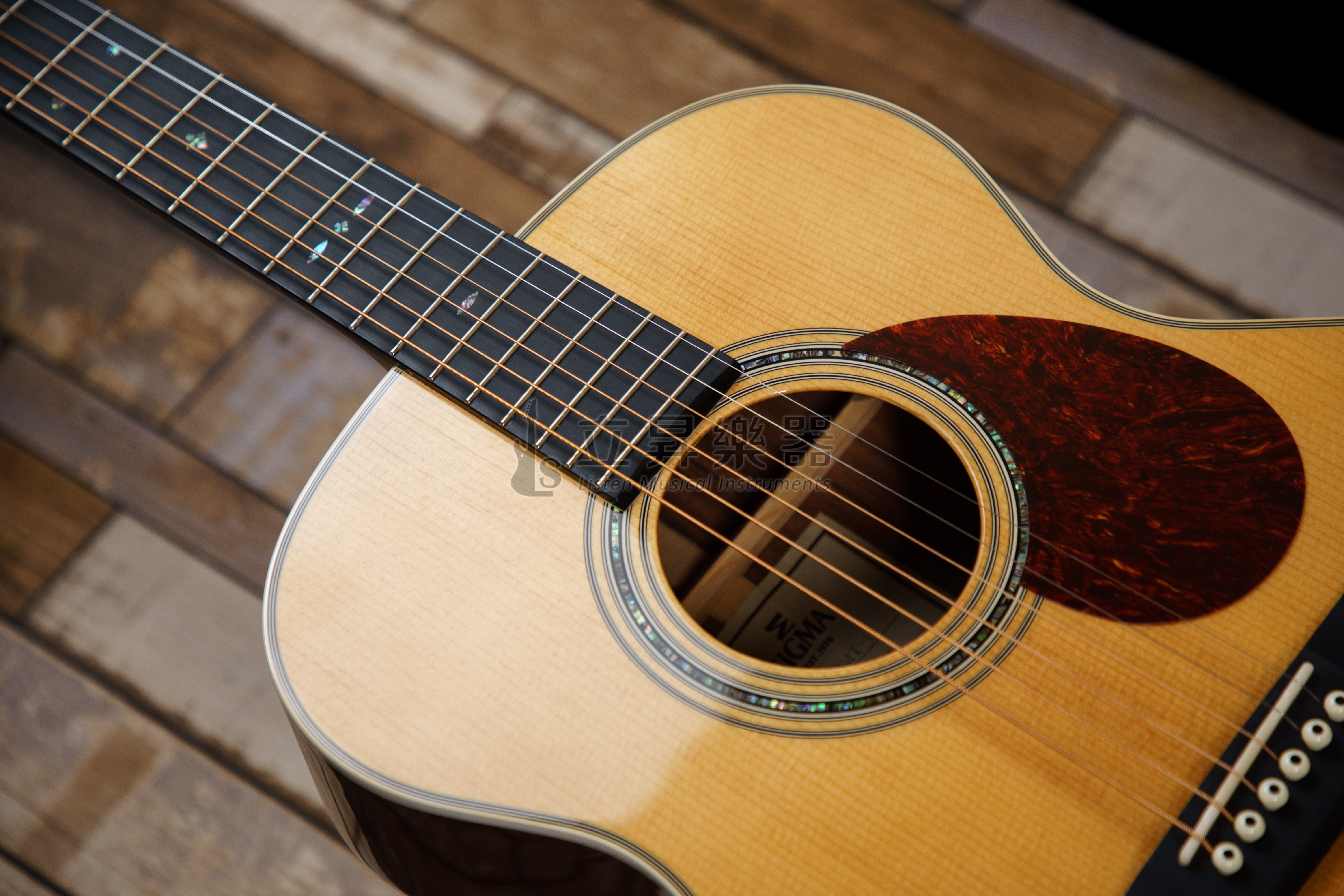 SIGMA OMT-1 雲杉木面單板 Tilia椴木側背板 桃花心木琴頸 OM桶身 牛骨弦枕 面單