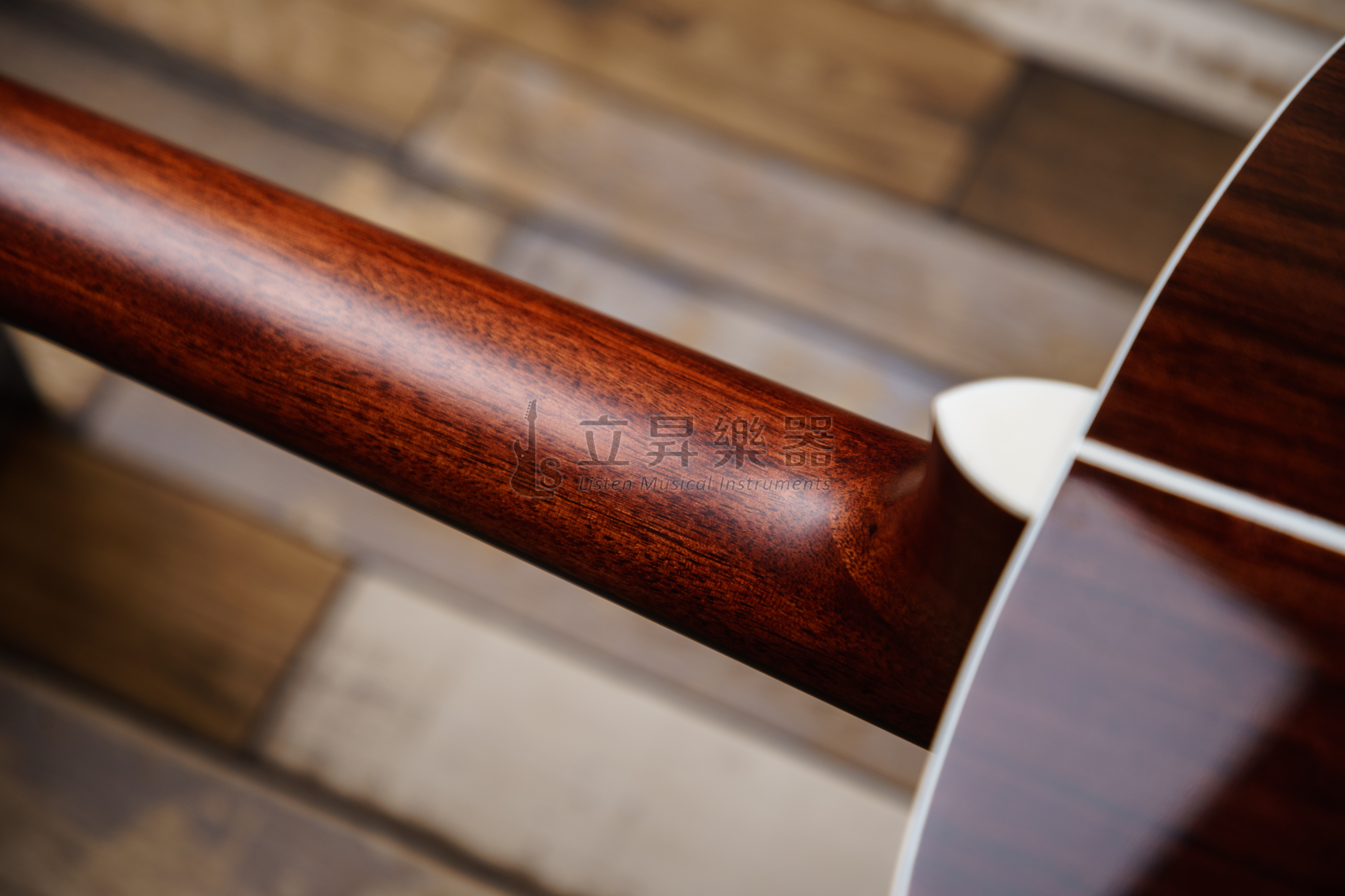 SIGMA SIGMA OMT-1 雲杉木面單板 Tilia椴木側背板 桃花心木琴頸 OM桶身 牛骨弦枕 面單 第 6 張圖片｜三峽鼓 / 打擊