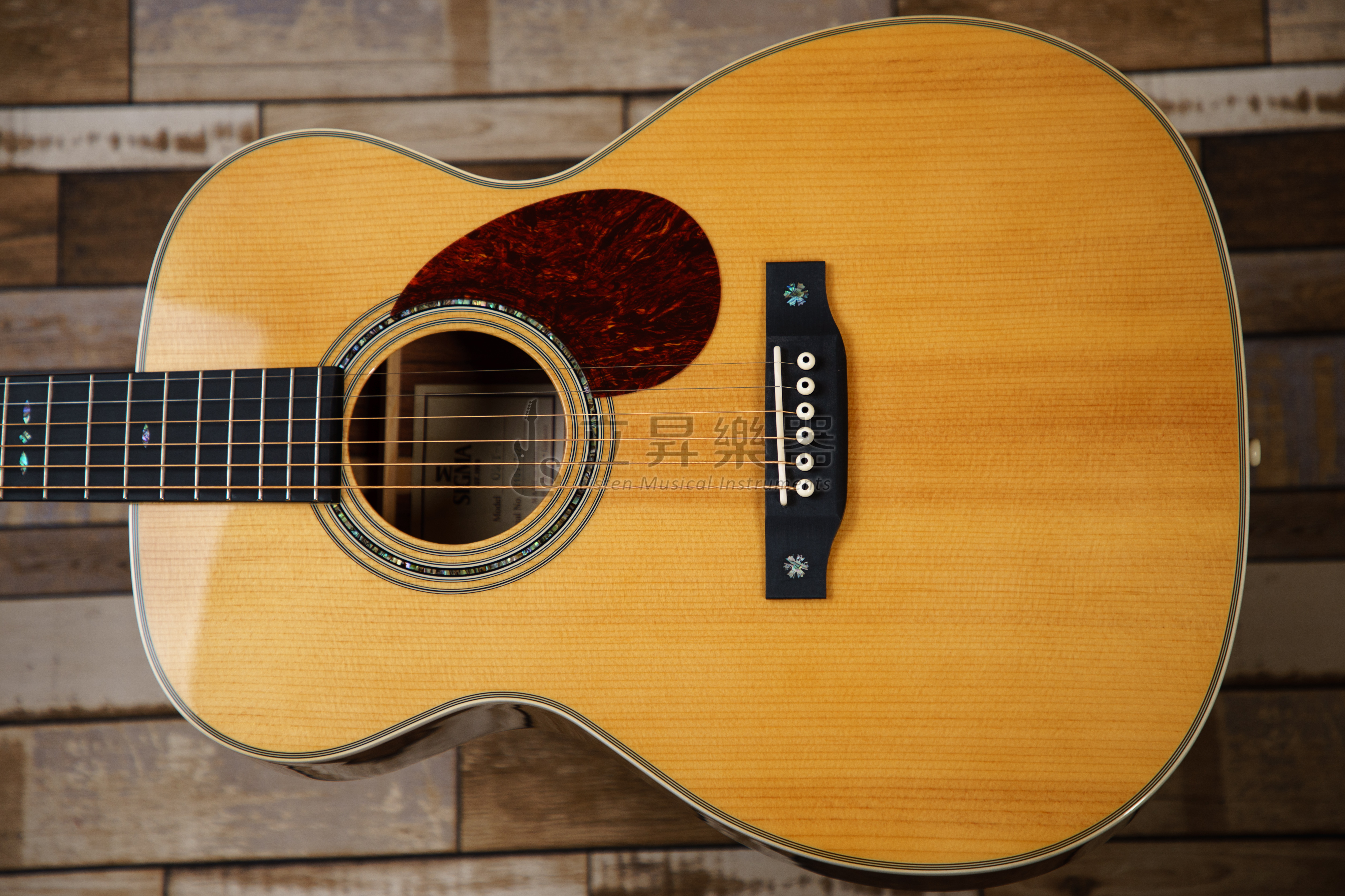 SIGMA OMT-1 雲杉木面單板 Tilia椴木側背板 桃花心木琴頸 OM桶身 牛骨弦枕 面單