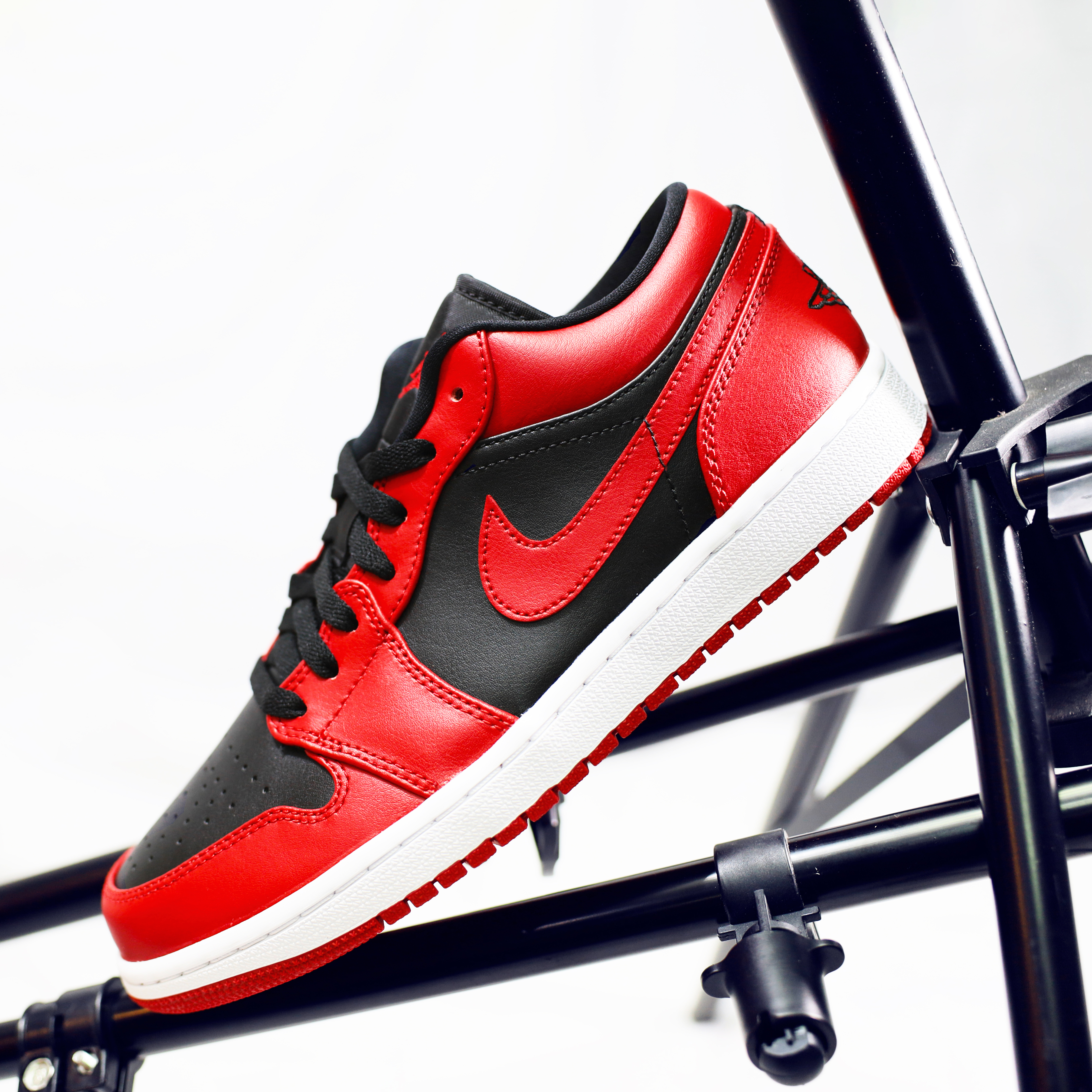 AIR JORDAN 1 RETRO LOW "REVERSE BRED"-553558 606