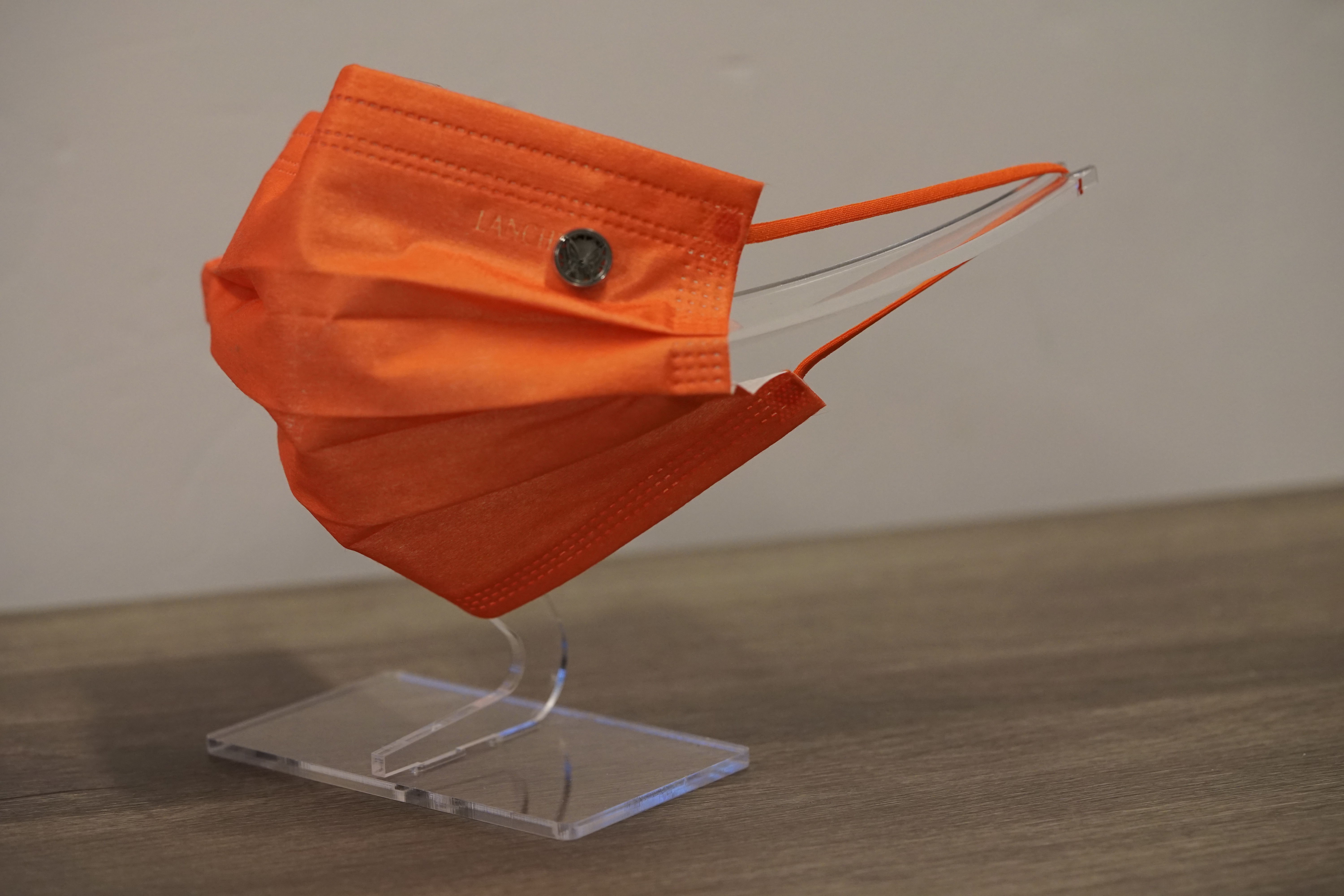 12mm 蝴蝶 圖案香薰扣 香精油釦 精油飾物 口罩/衣領適用 磁石釦 口罩香薰夾 (白金銀色)(連6片顏色隨機的可重用棉片)(隨機送上口罩3片)