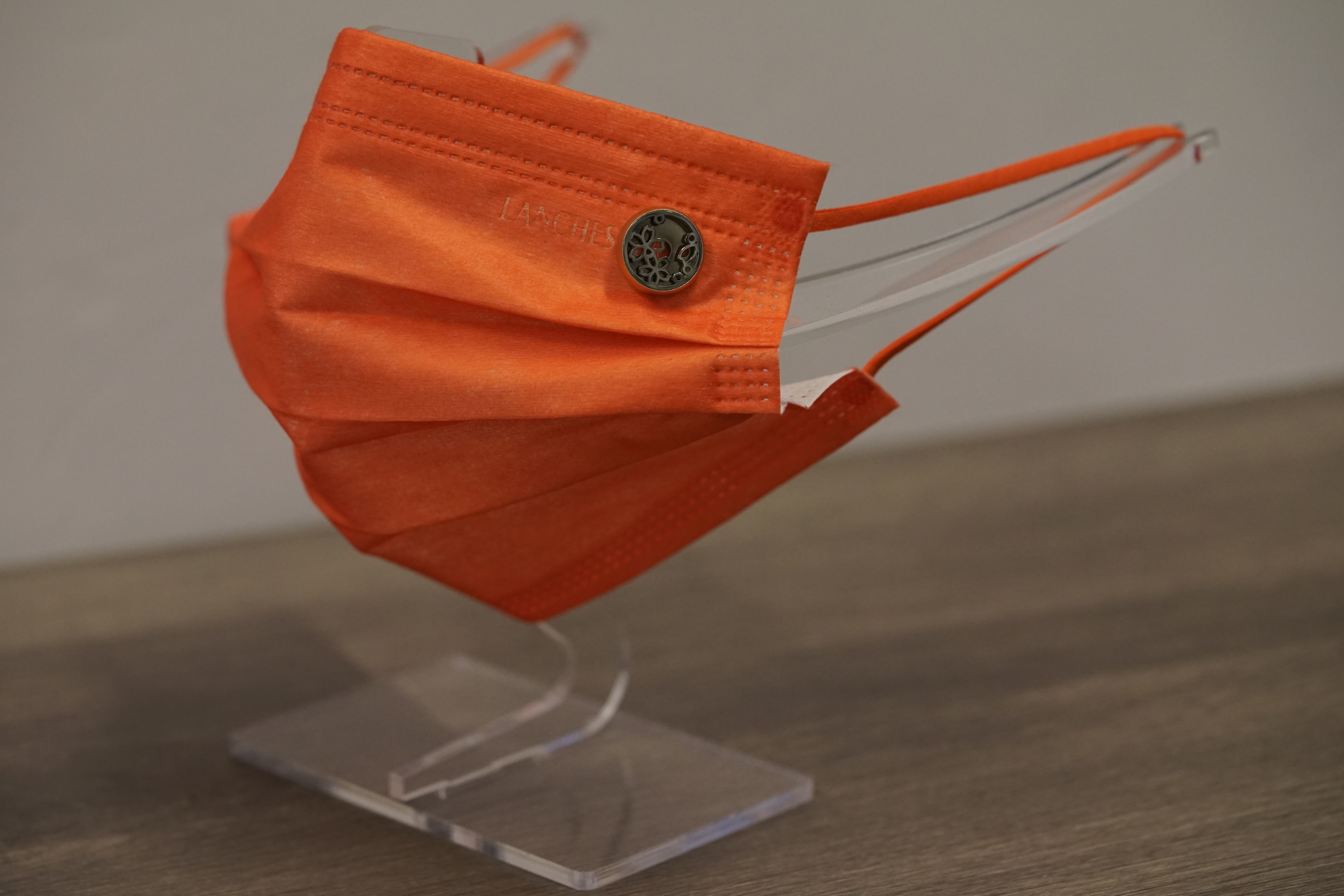 15mm  日本櫻花 圖案香薰扣 香精油釦 精油飾物 口罩/衣領適用 磁石釦 口罩香薰夾 (金色)(連6片顏色隨機的可重用棉片)(隨機送上口罩3片)