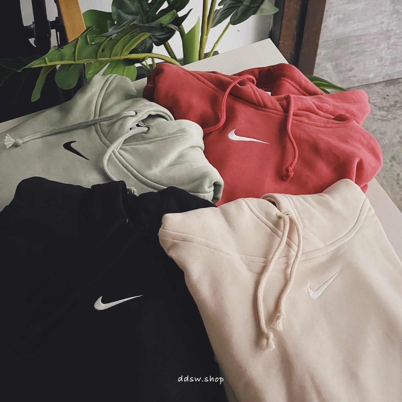 Nike NSW 女款連帽Tee 刺繡小Logo 四色