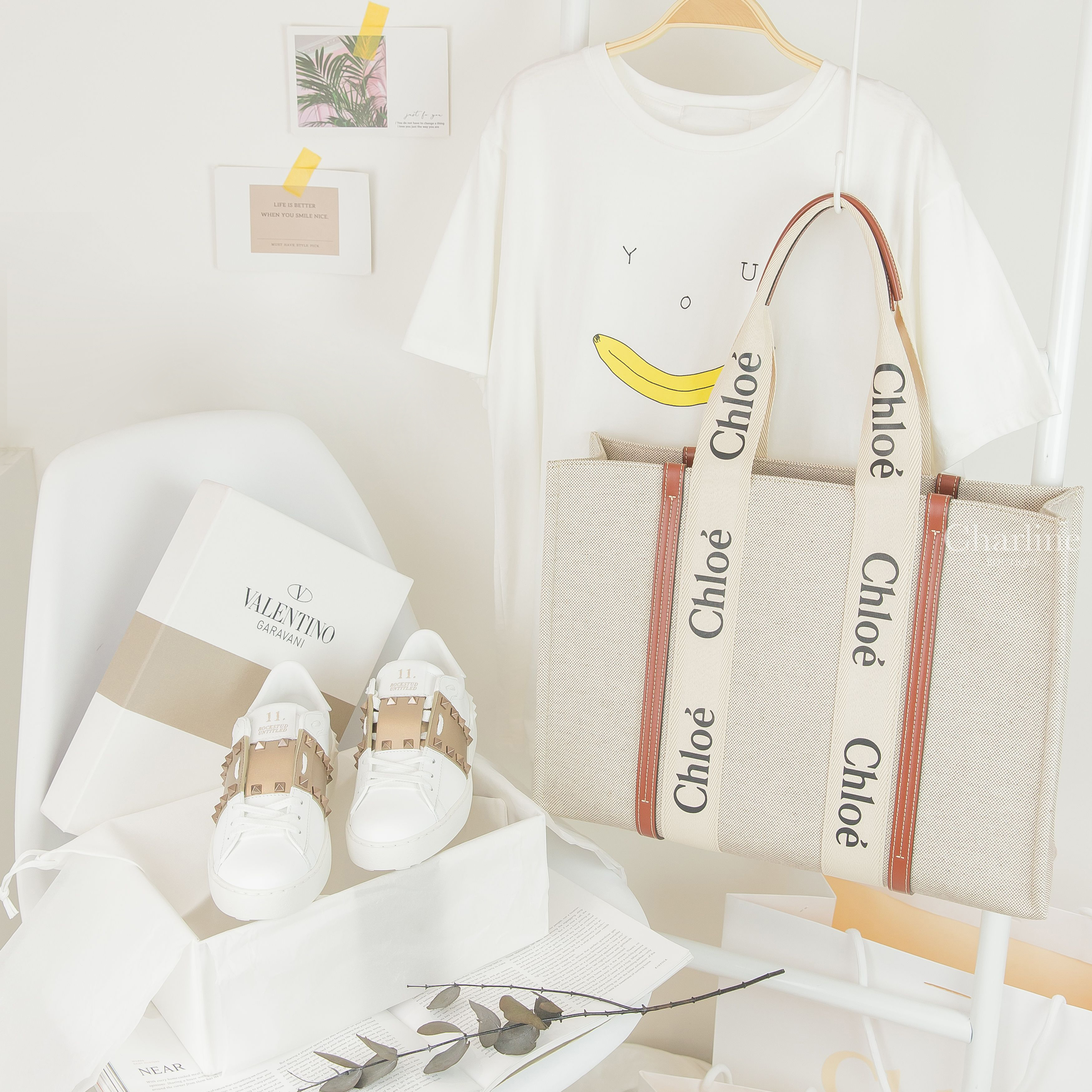 Valentino Rockstud Untitled Sneaker 白色拼蜜桃金牛皮卯釘運動鞋,Chloe Large Woody Tote Bag 米白色帆布拼棕色皮革黑Logo大型提把托特包-Charline Boutique 精品代購
