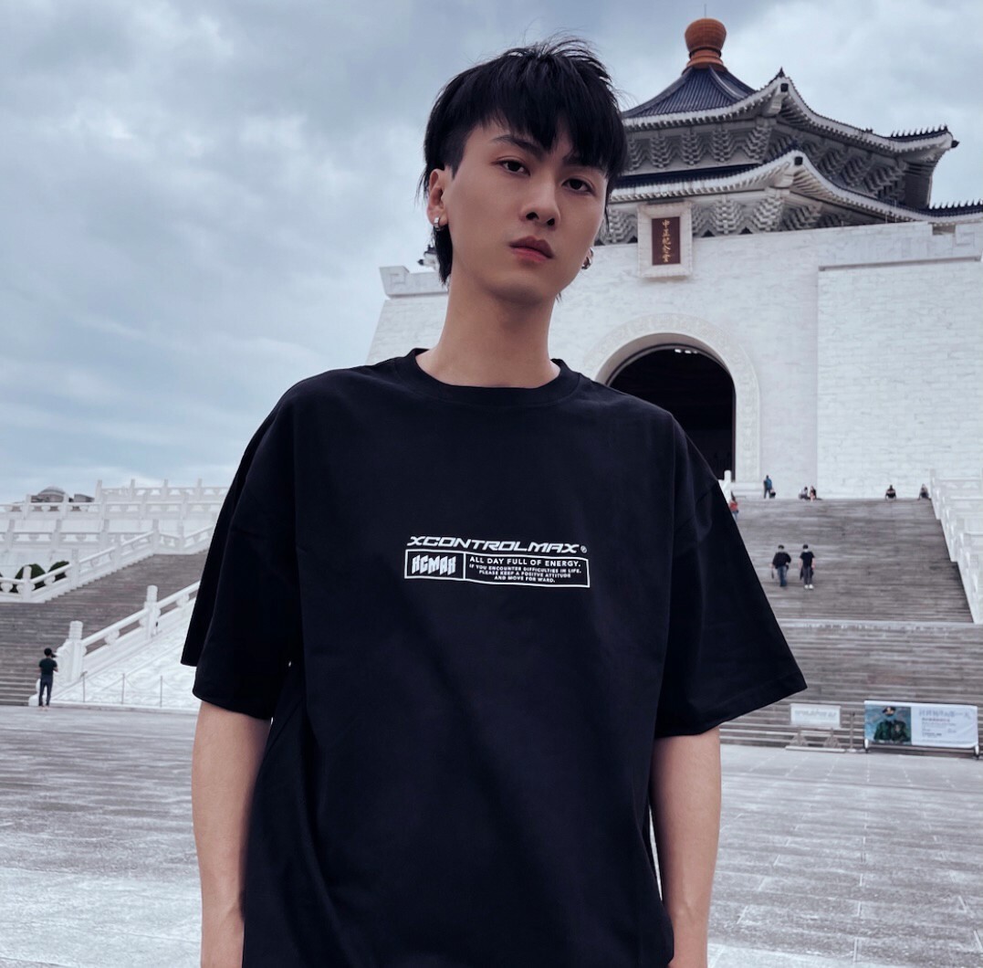 MAXXC 想念東方菊短T-黑