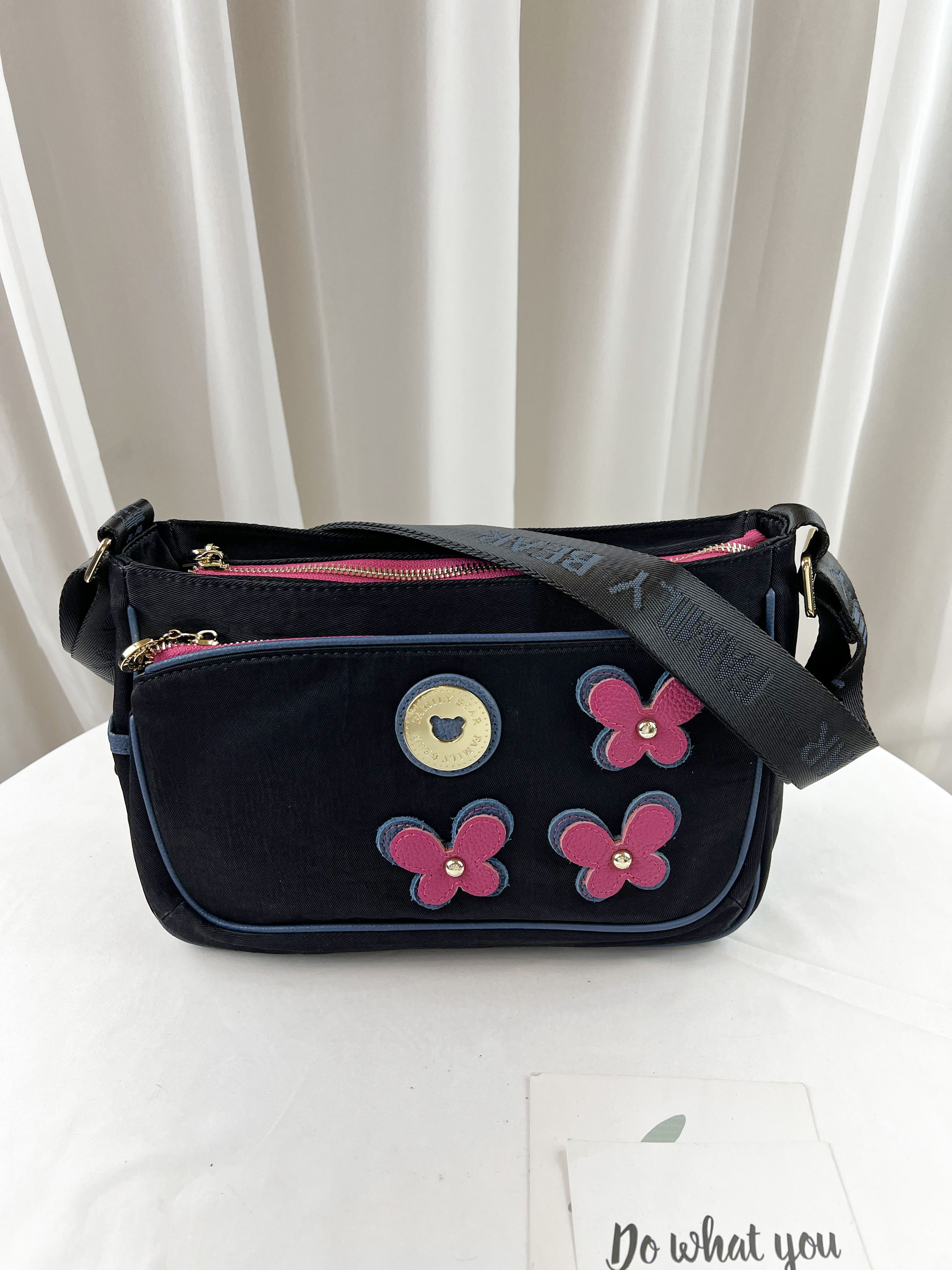 FamilyBear 黑桃蝴蝶花 防潑水側背包  #28069