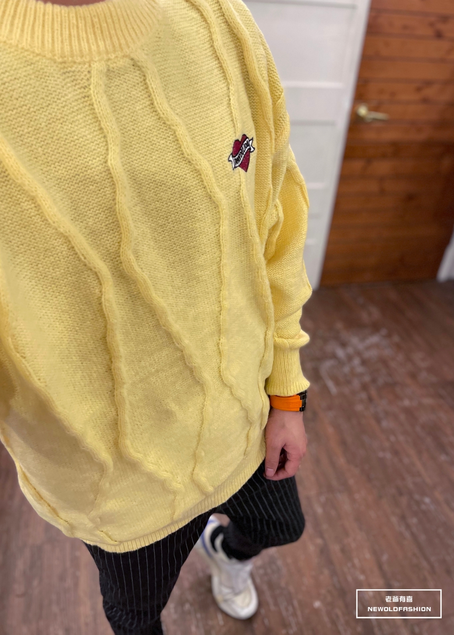 『新款上市』重磅刺繡愛心彩帶針織毛衣-黃