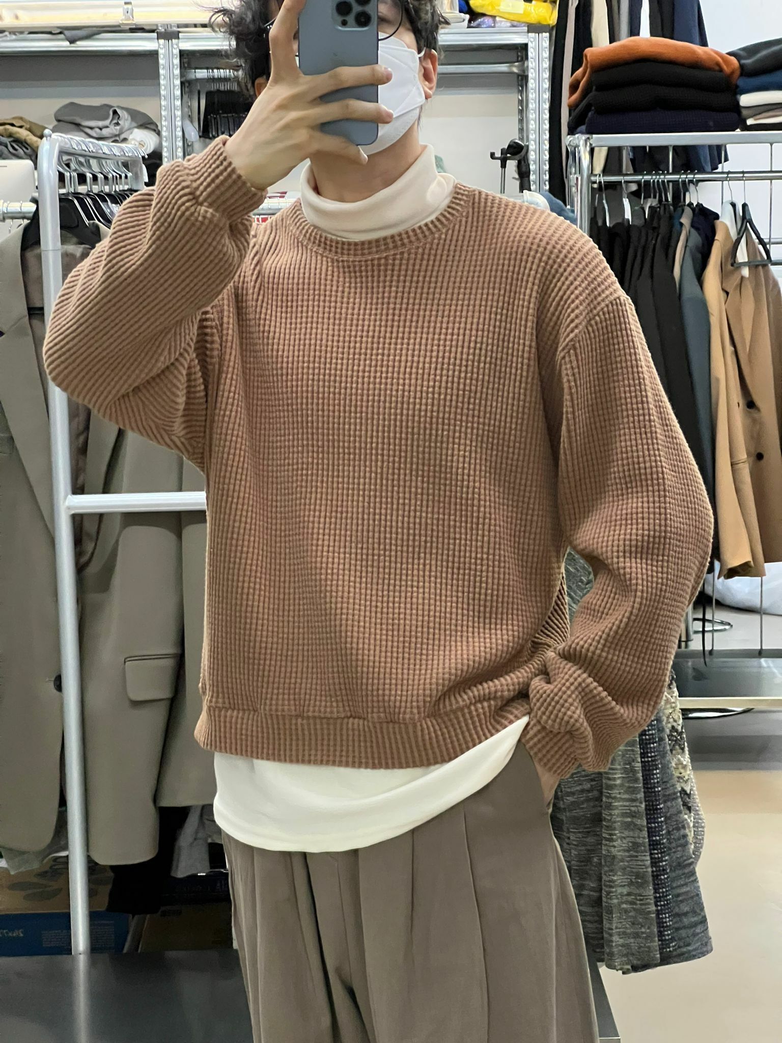 啡色暗紋長袖衫