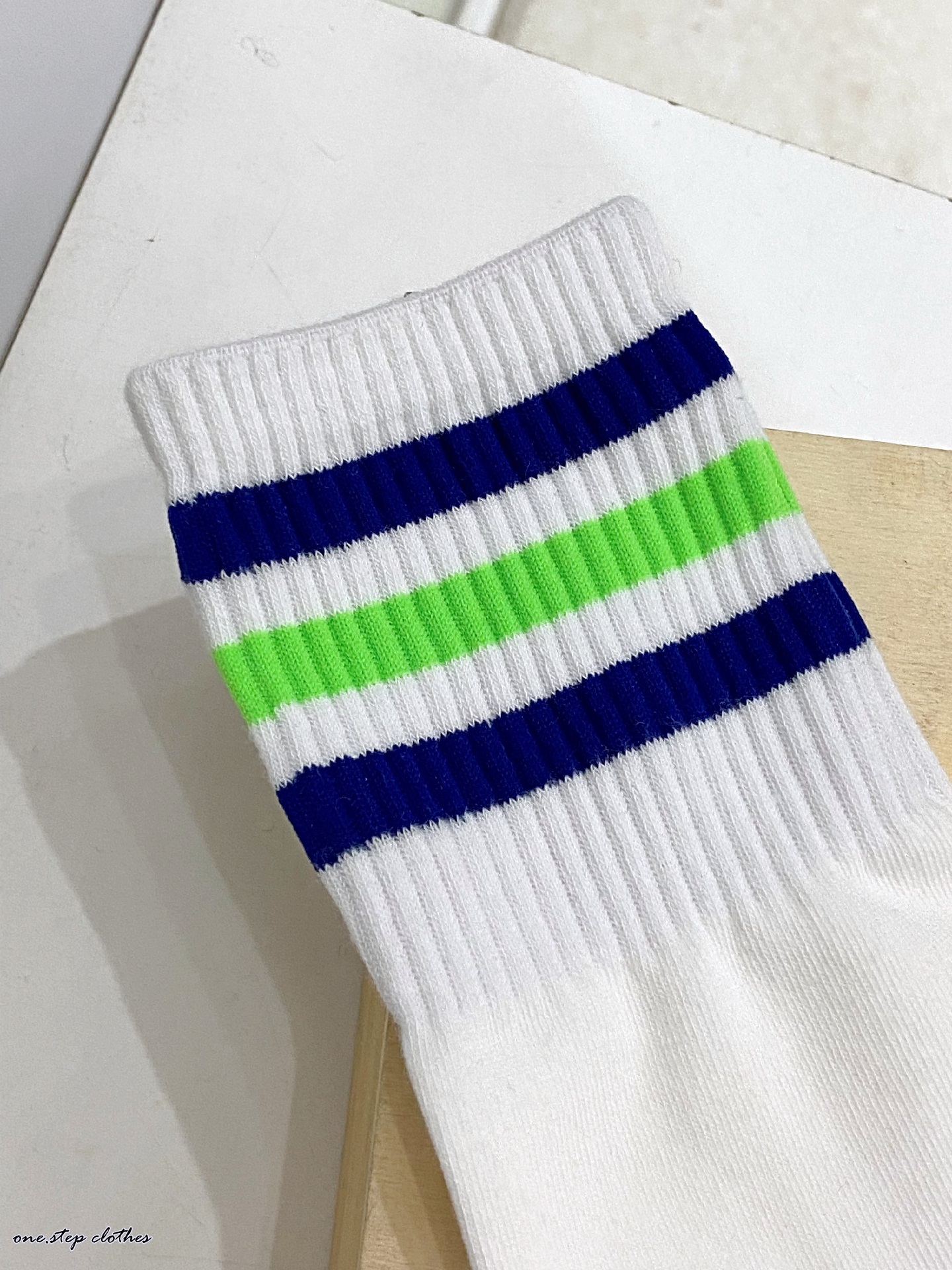 正韓街頭藍綠MIX線條襪