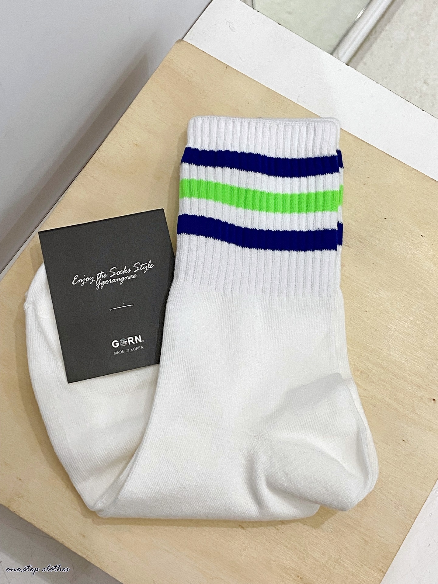 正韓街頭藍綠MIX線條襪