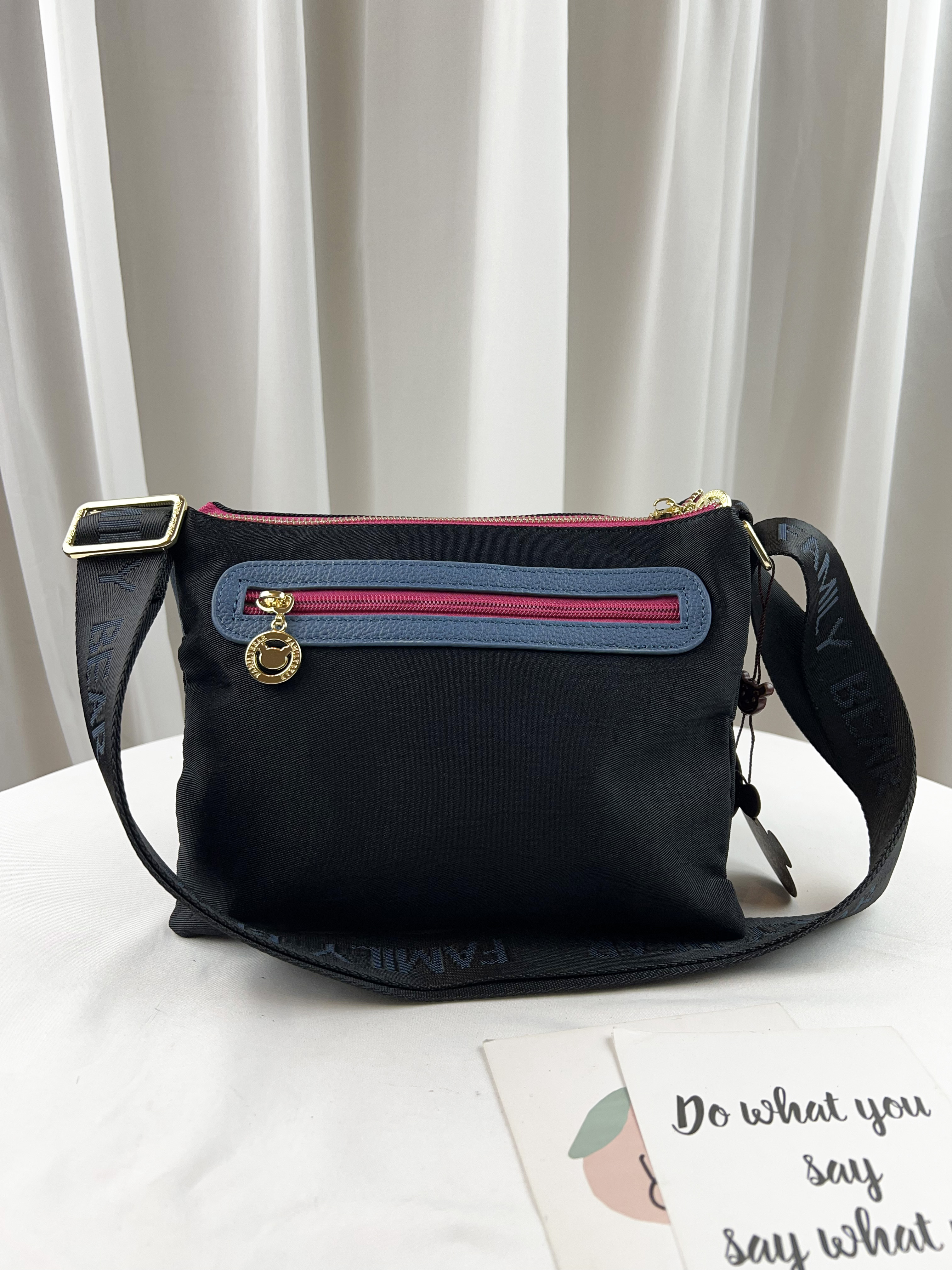 FamilyBear 黑桃蝴蝶花 防潑水側背包 #2260