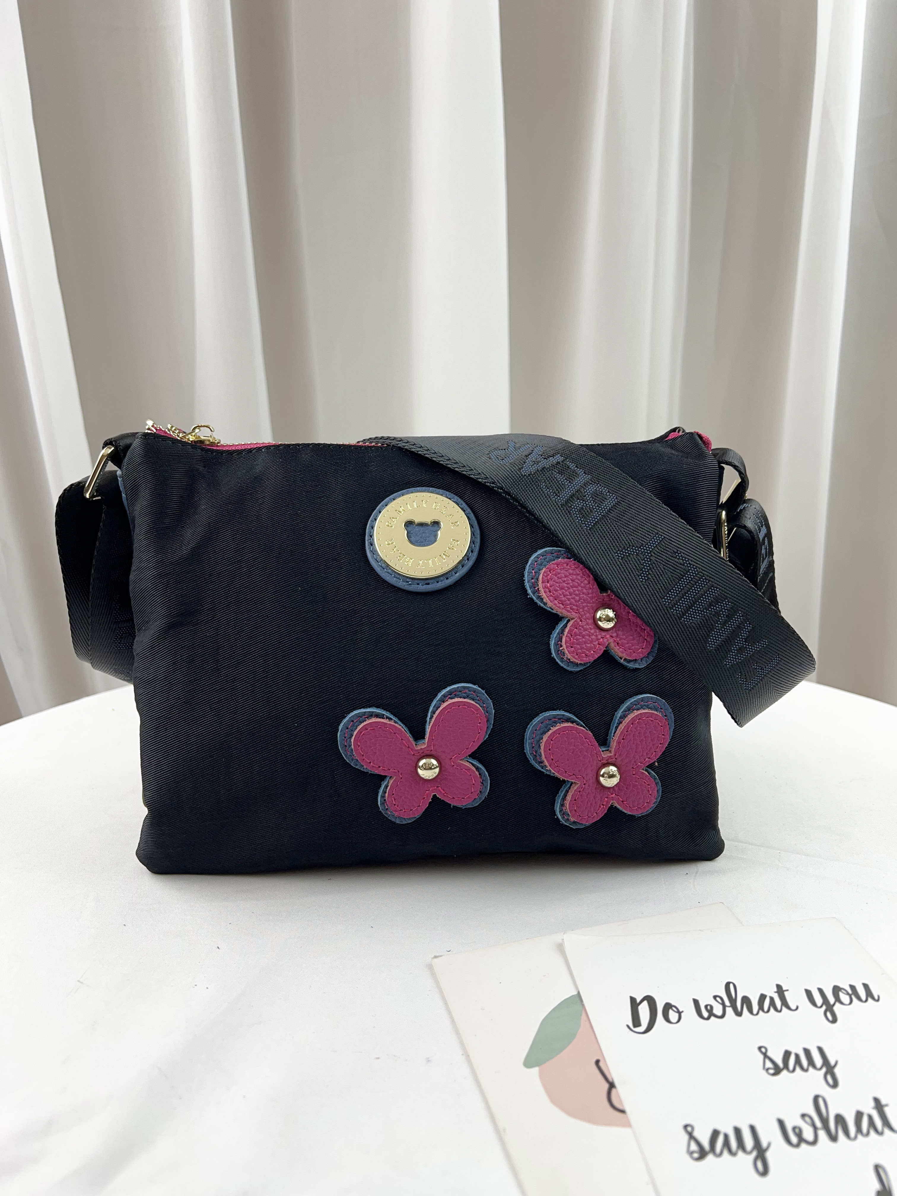 FamilyBear 黑桃蝴蝶花 防潑水側背包 #2260