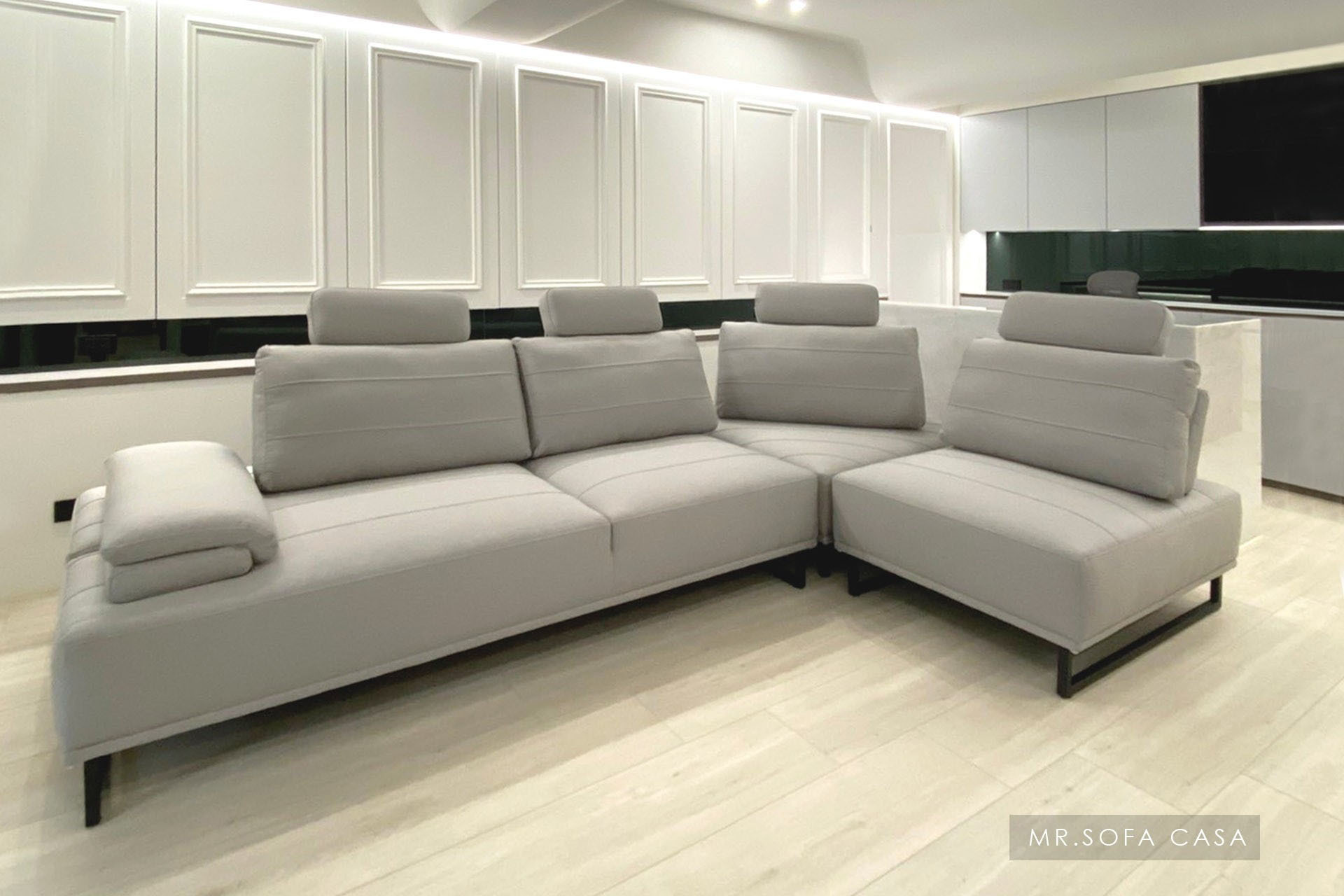 如果家中格局空間方正又是人口多的大家庭，不妨考慮又大又寬的柏林沙發