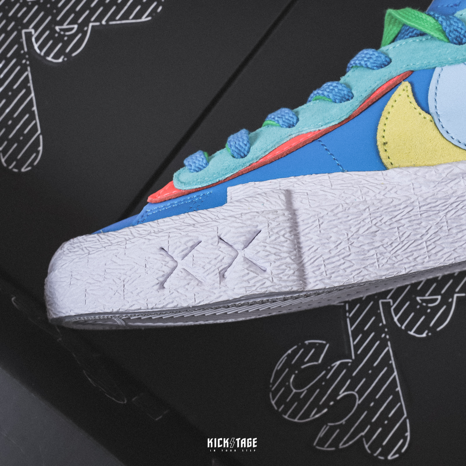 KAWS x SACAI x NIKE BLAZER LOW 聯名XX 解構低筒休閒鞋DM7901-400