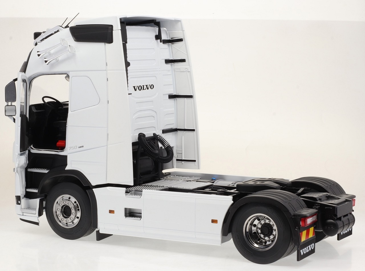 1/18 Premium Classixxs Volvo FH16 XL Cab White 2018(30208)