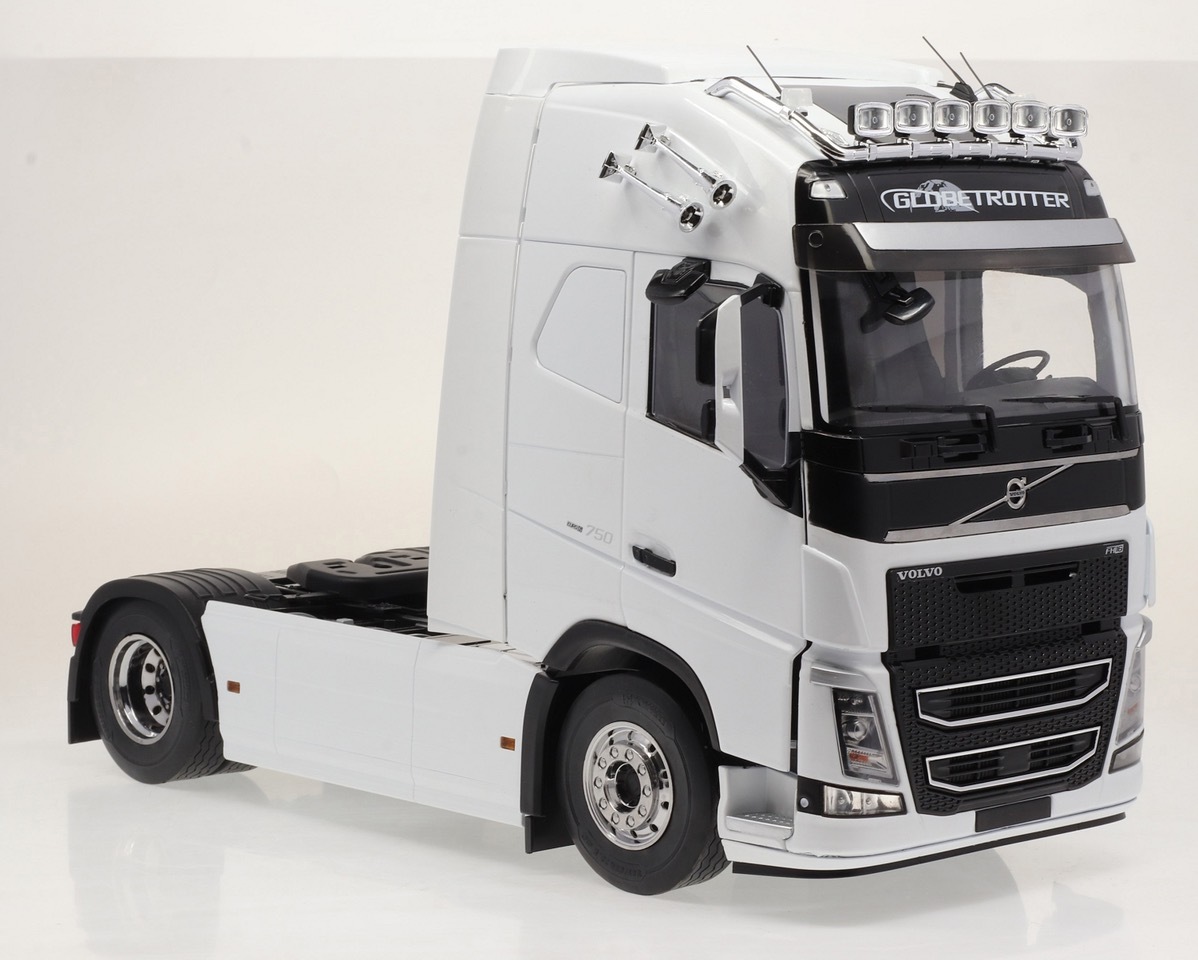 1/18 Premium Classixxs Volvo FH16 XL Cab White 2018(30208)