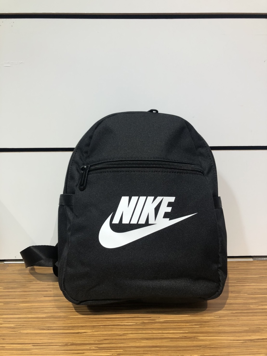 NIKE mini Sportswear Futura 365 雙肩包CW9301-010（NBG110110