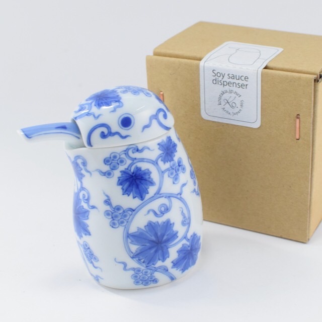 幸樂窯 染付唐草翠鳥醬油瓶(M)