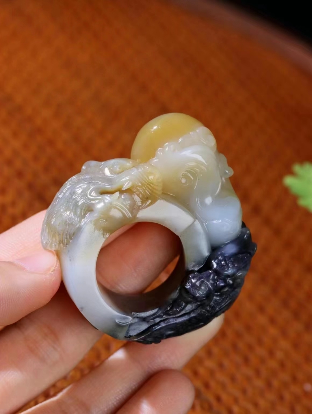 和田玉藏龍臥虎山料三色扳指/把件, 天然和田玉軟玉