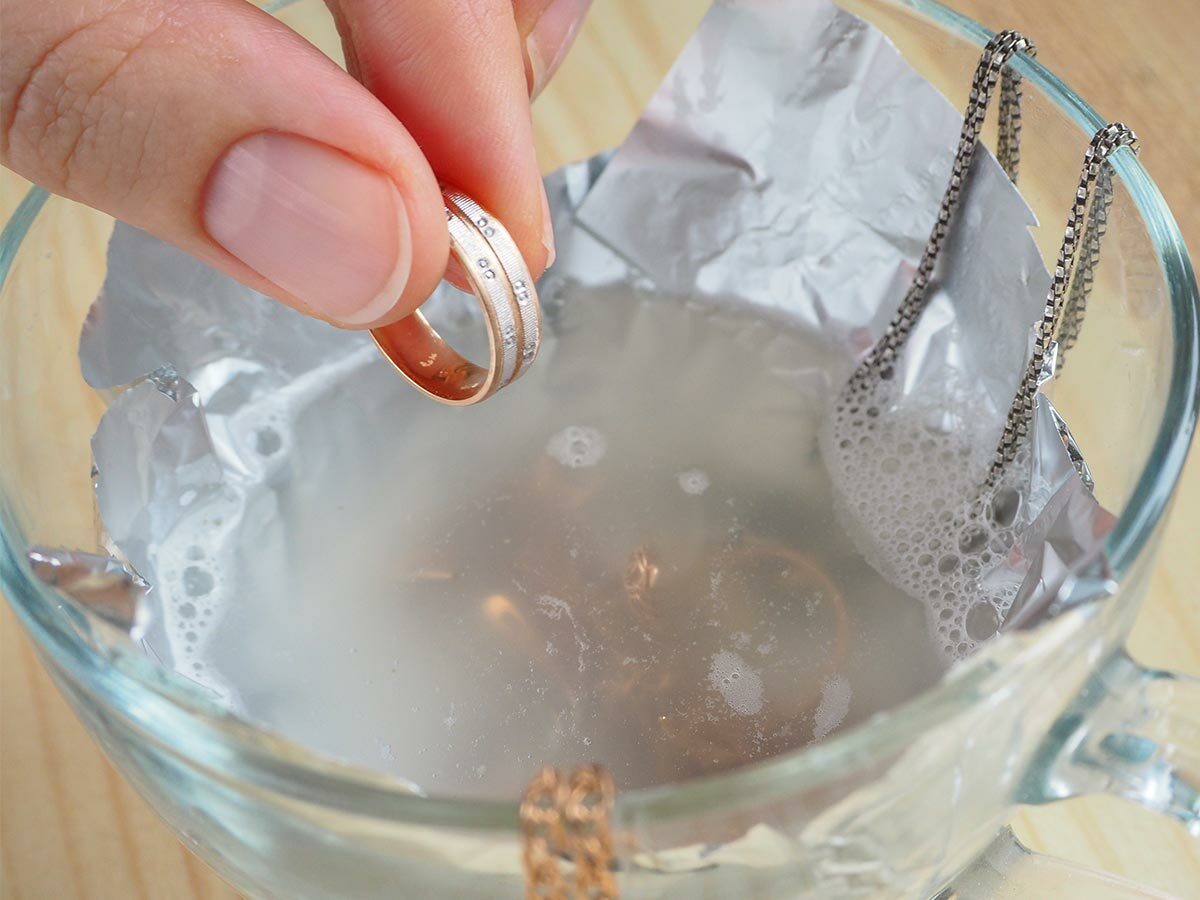 小蘇打水可以讓銀飾恢復原有光澤