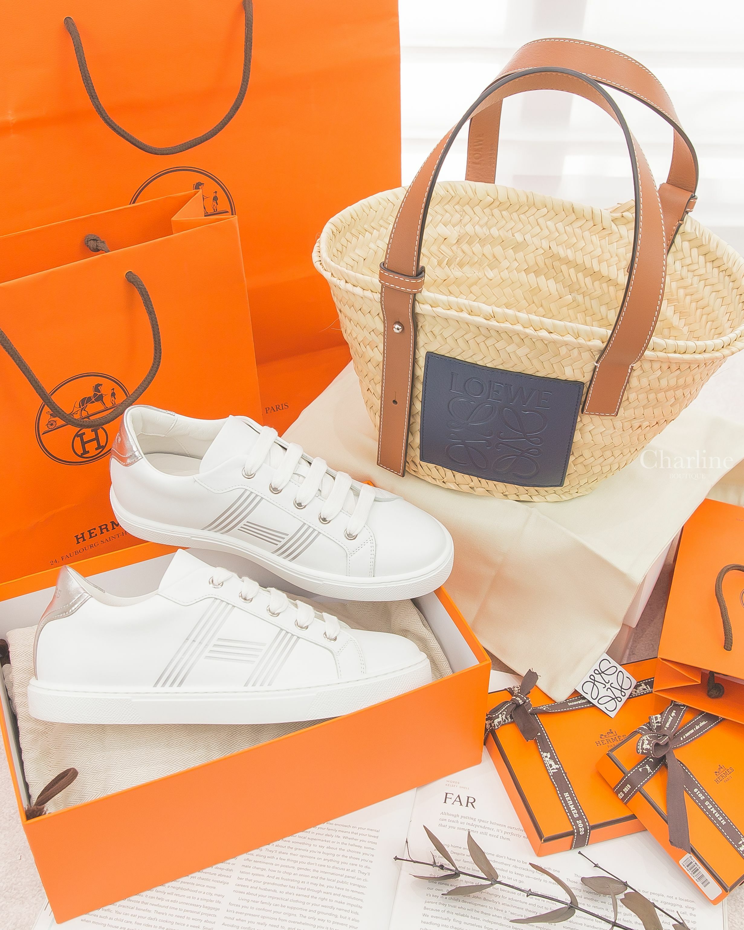 Hermès Avantage Sneaker 白色銀灰線條H小牛皮運動鞋,Loewe Small Basket Bag In Palm Leaf And Calfskin 海洋藍小型手提草編包-Charline Boutique 精品代購