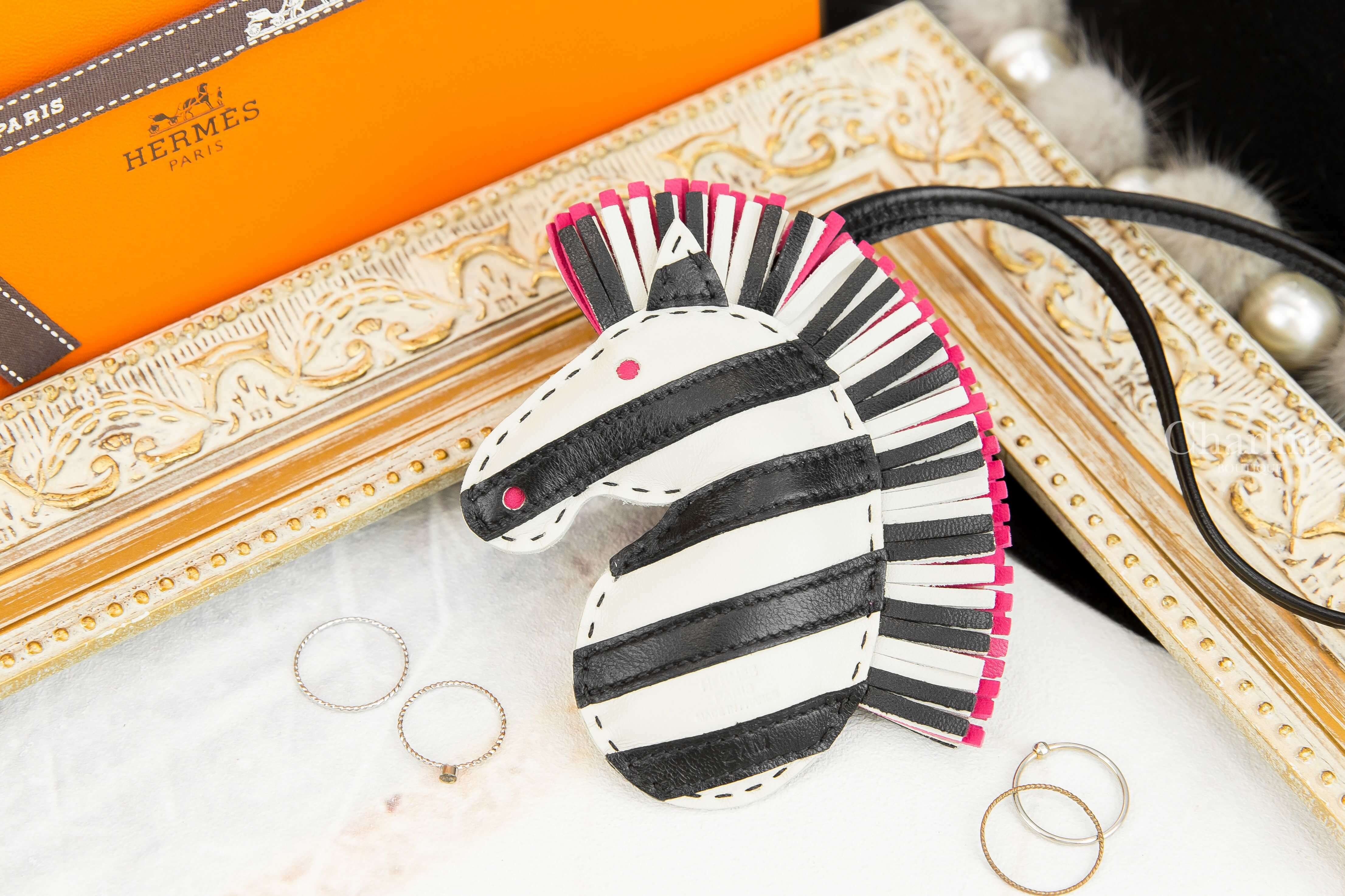 Hermès Geegee Savannah Charm 奶昔白/黑色/墨西哥玫瑰粉流蘇斑馬吊飾-Charline Boutique 精品代購