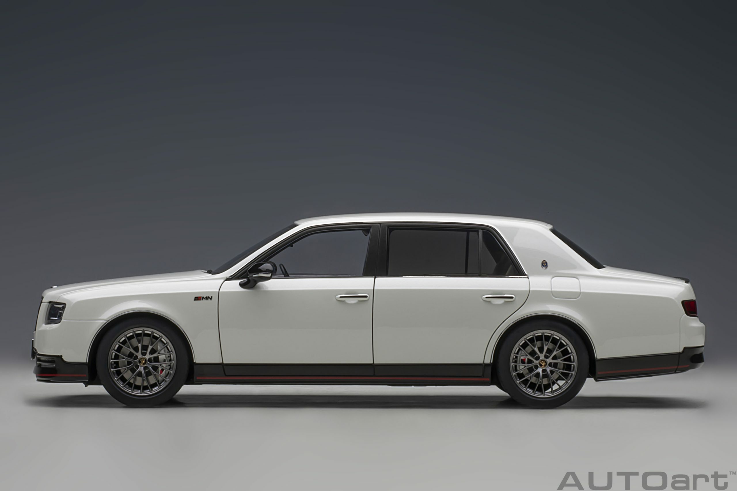 預訂(預訂價$1728) (訂金$300) : 1/18 AUTOART Toyota Century GRMN (Pearl White) (78764)