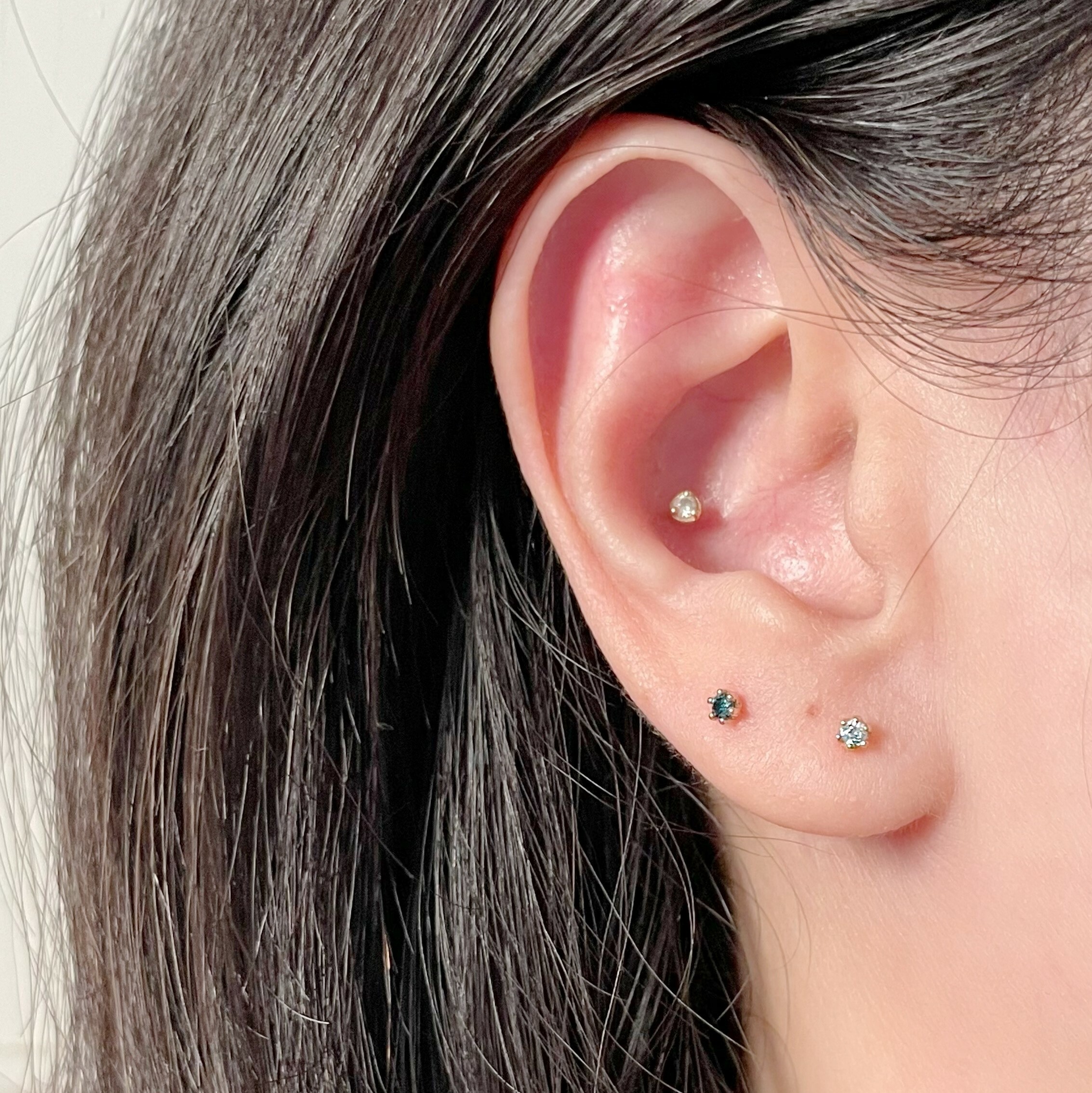 14K mini六爪藍鑽轉珠耳環