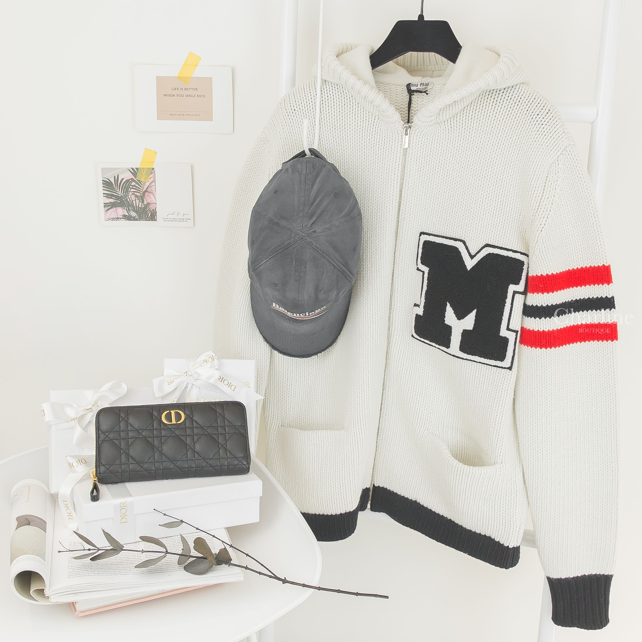 Miumiu Jacket 白色黑字大寫M紅黑線條連帽拉鏈羊毛針織長袖外套,Balenciaga Cap 黑灰色白字紅白曲線繡花刷破棉質棒球帽,Dior Wallet 黑色金釦牛皮藤格紋拉鍊長夾-Charline Boutique 精品代購