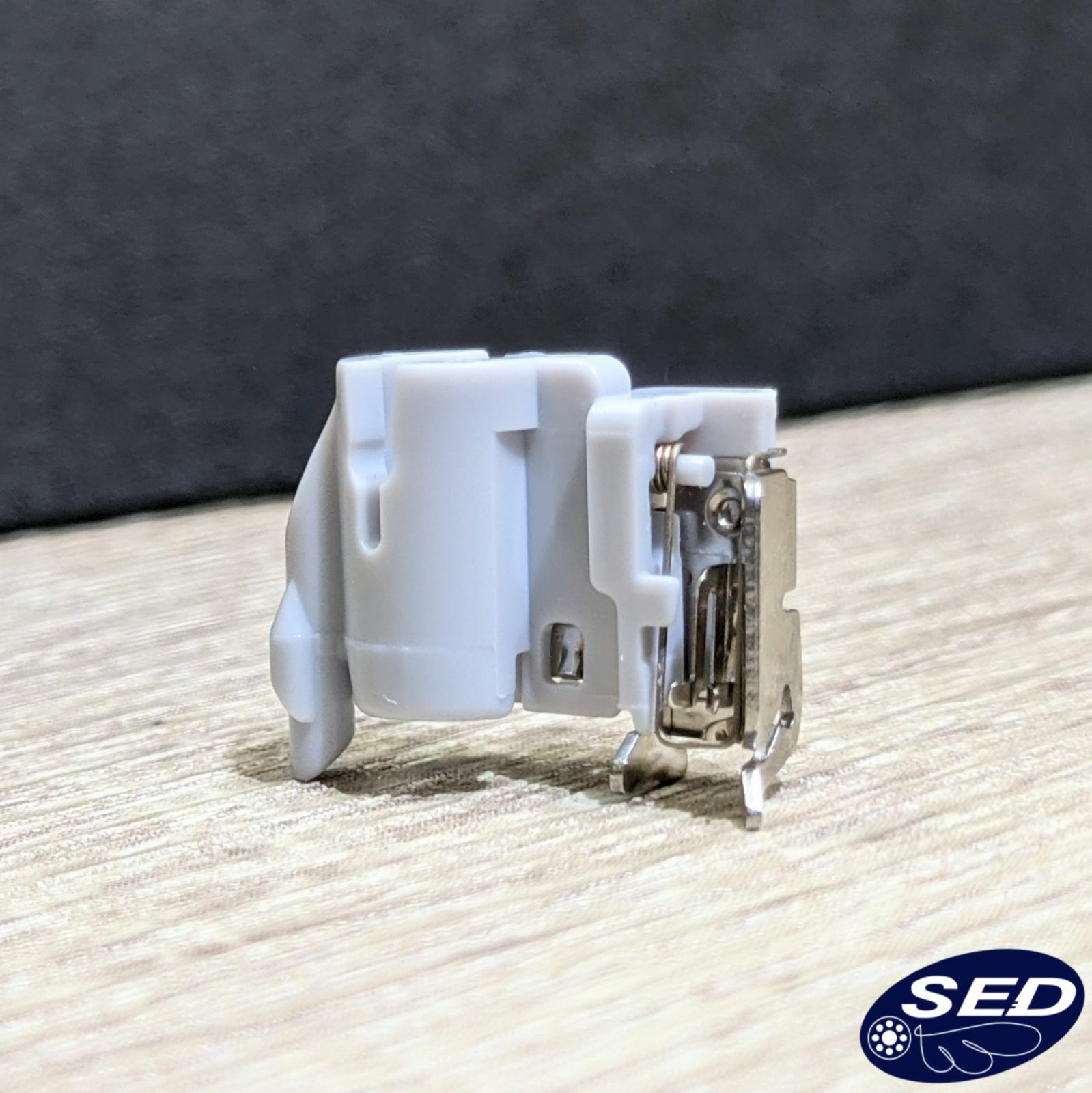 【BERNINA】電腦縫紉機自動穿線器