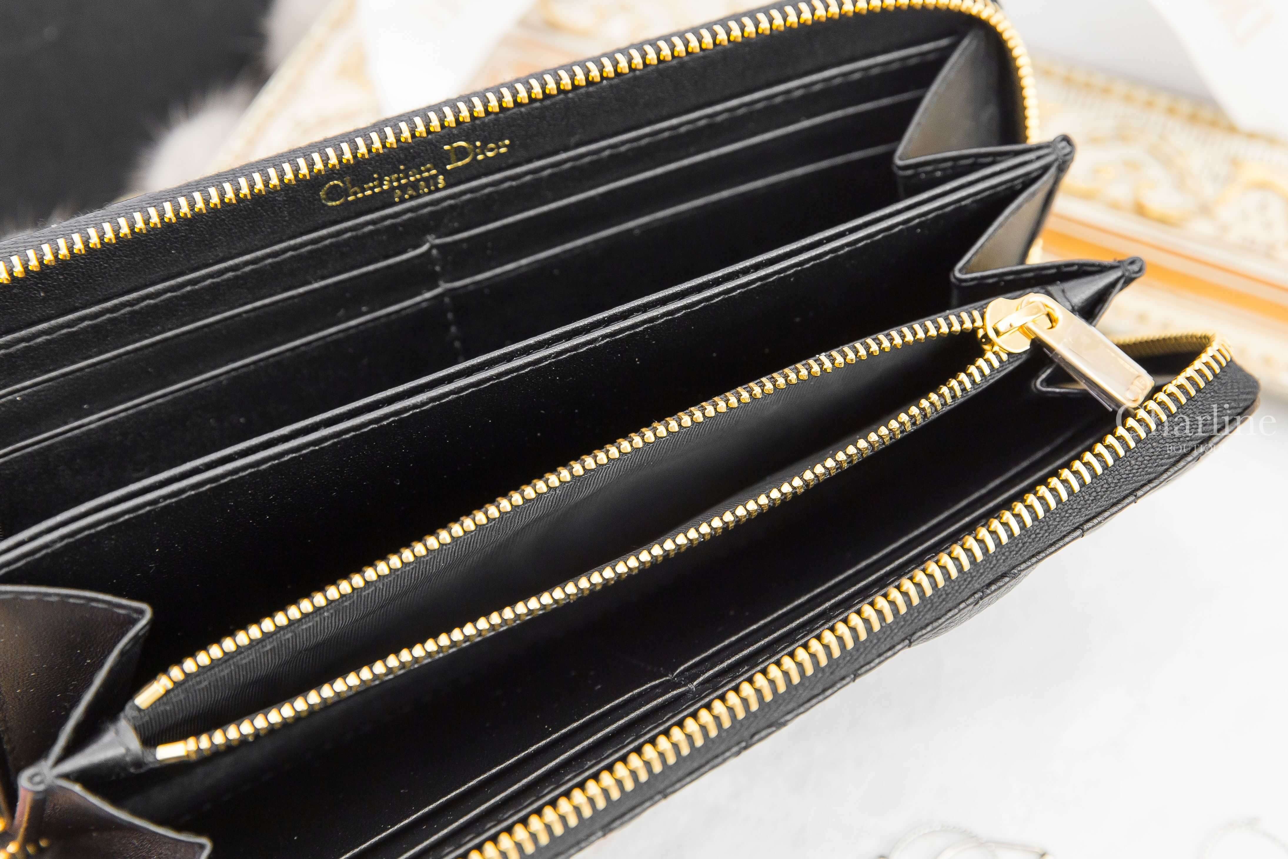 Dior Dior Caro Voyageur Wallet 黑色金釦牛皮藤格紋拉鍊長夾-Charline Boutique 精品代購