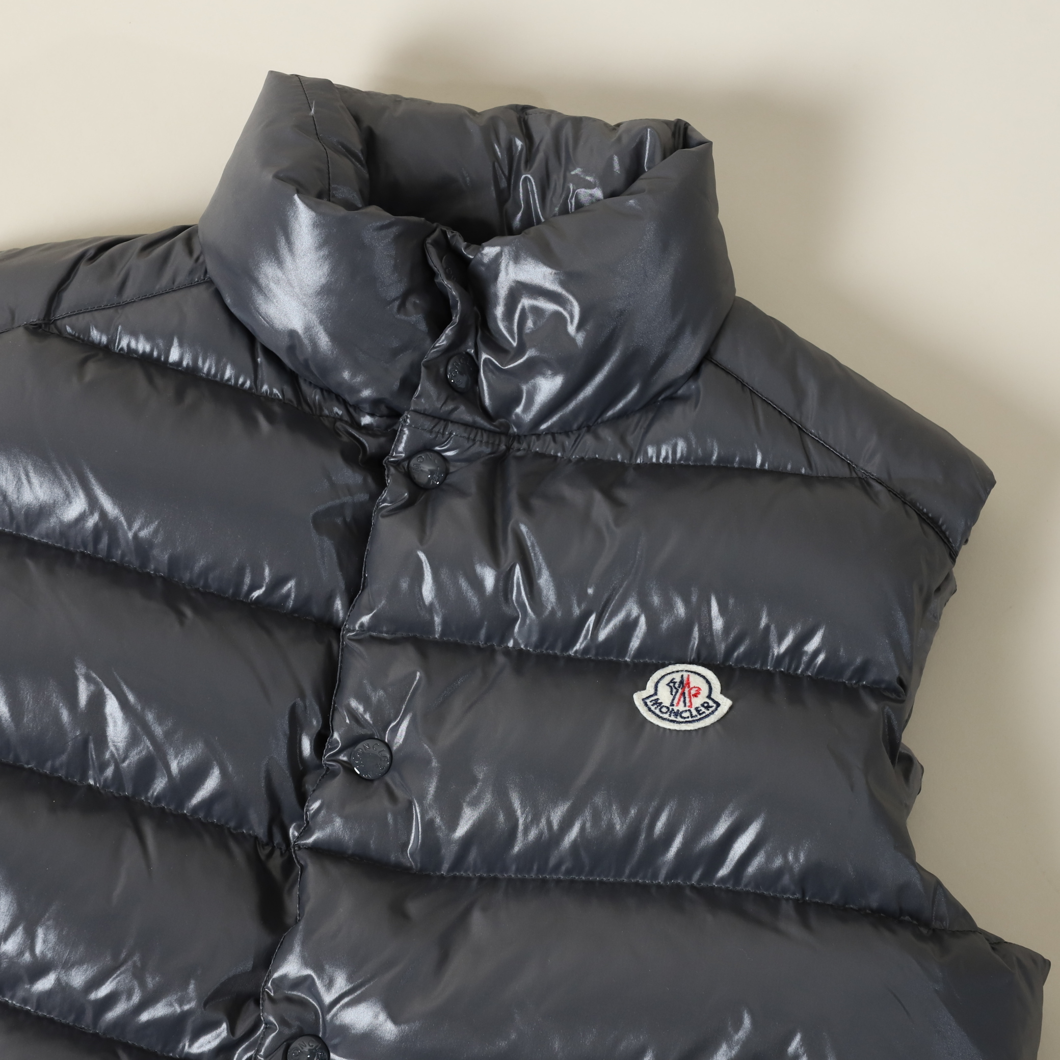 二手 2號 MONCLER GHANY PADDED GILET 深灰色 經典厚羽絨 立領拉鍊背心【G32-003】