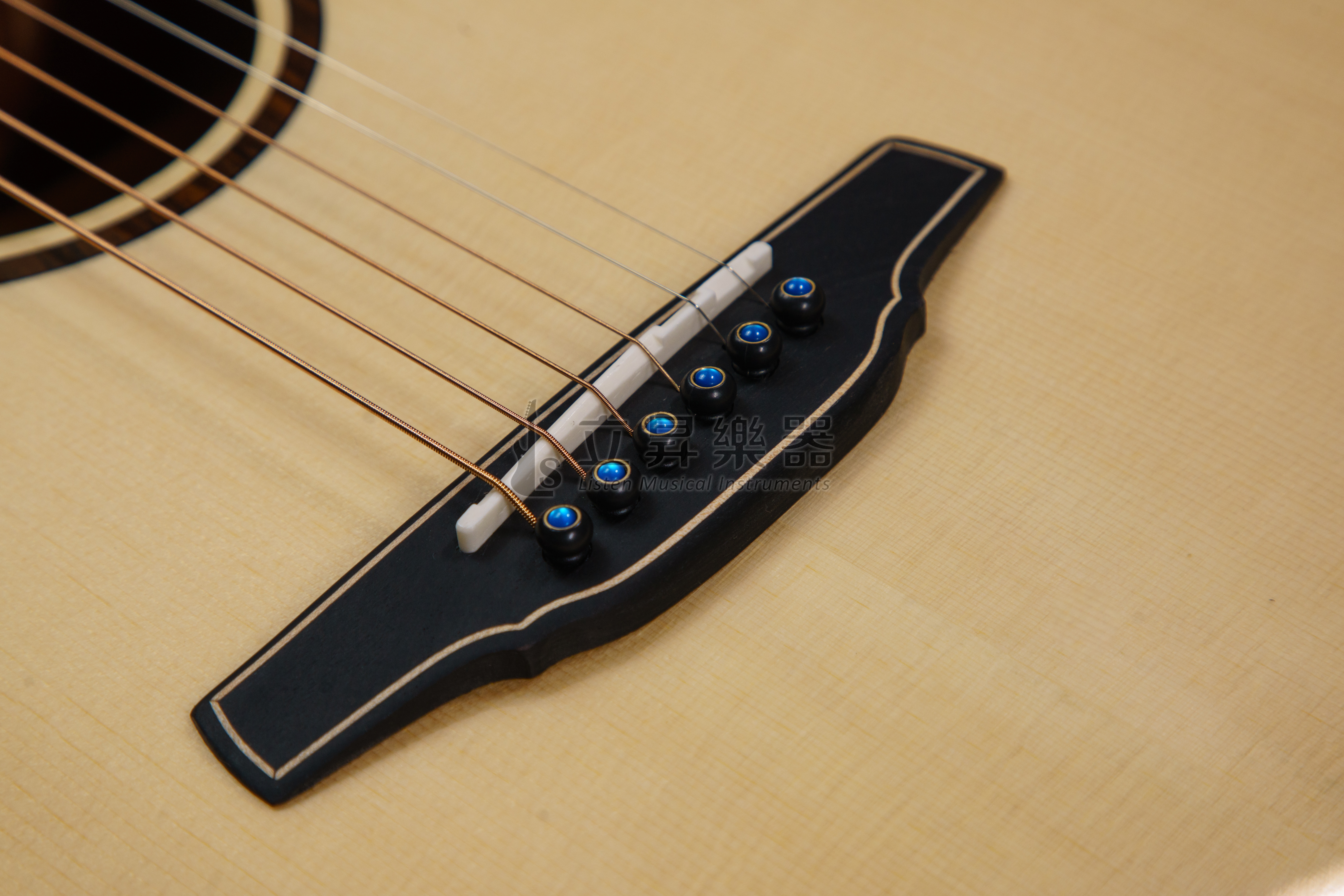 NAGA NAGA S-60GAC 光系列 Sungha Jung 鄭晟河代言 A+英格曼雲杉面板 剛果桃花心木側背板 全單 40吋 GA桶身尖缺角 附原廠硬CASE S 60GAC 第 5 張圖片｜三峽吉他 / Bass