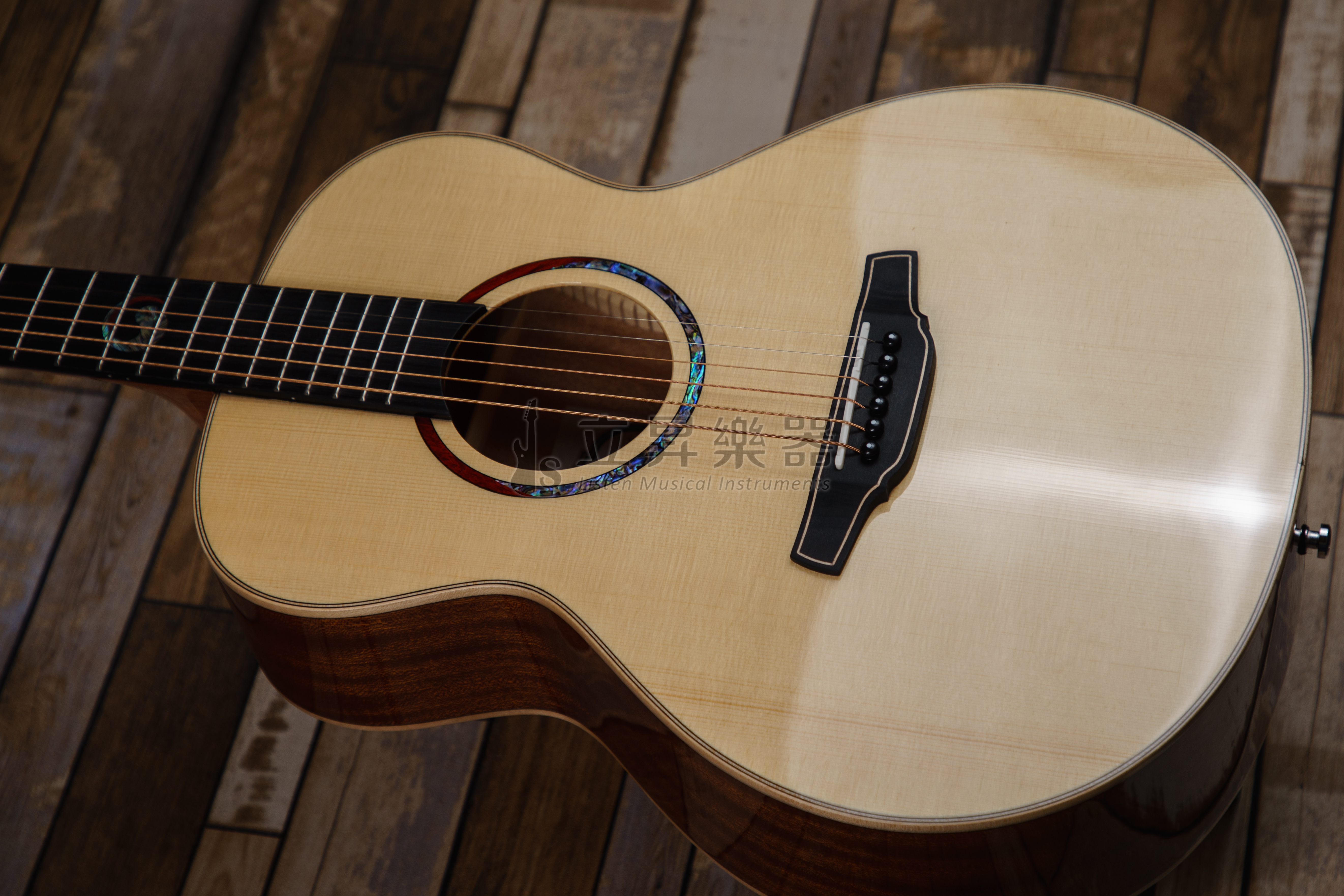 NAGA NAGA S-10GS 光系列 Sungha Jung 鄭晟河代言 英格曼雲杉面板 沙比利木側背 面單板 36吋 GS桶身 附原廠厚琴袋 S 10GS 第 3 張圖片｜三峽吉他 / Bass